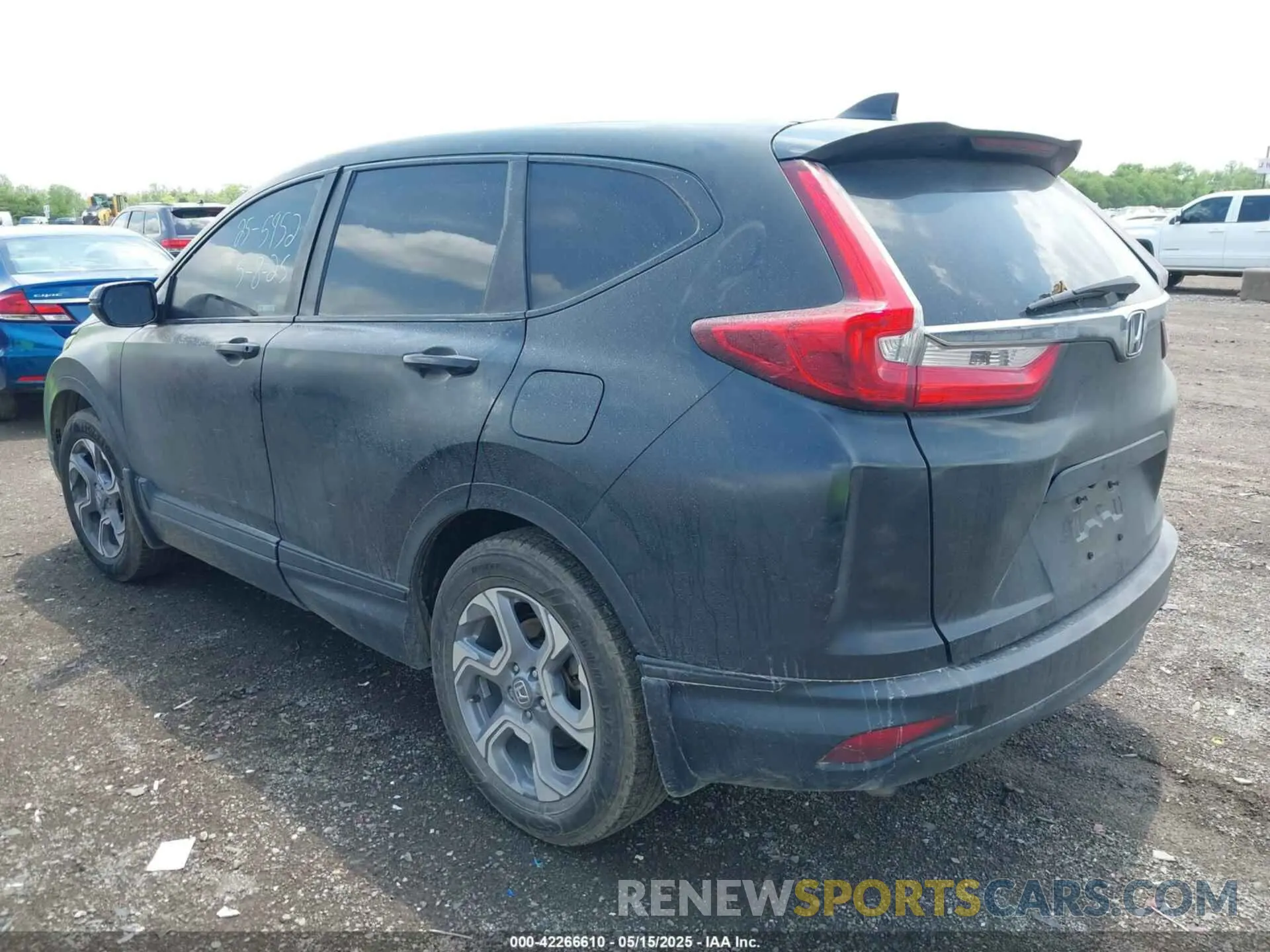 3 Photograph of a damaged car 7FARW2H86KE051247 HONDA CR-V 2019