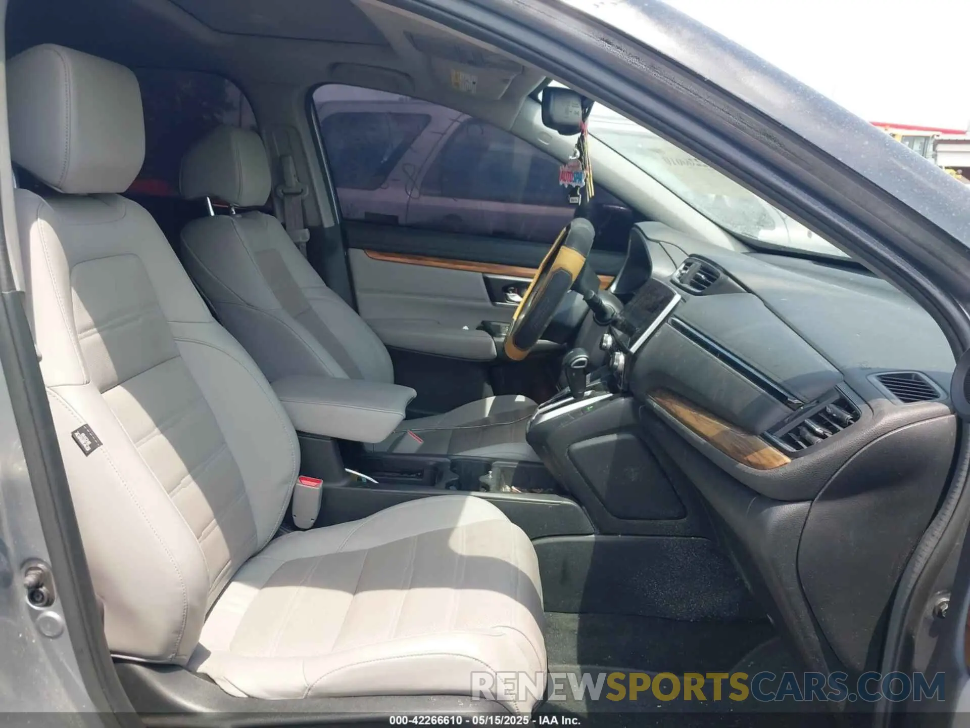5 Photograph of a damaged car 7FARW2H86KE051247 HONDA CR-V 2019