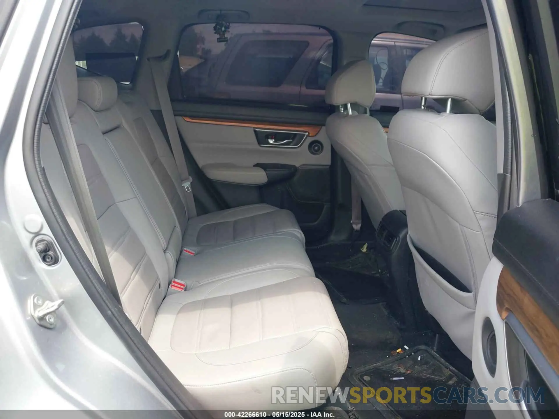 8 Photograph of a damaged car 7FARW2H86KE051247 HONDA CR-V 2019