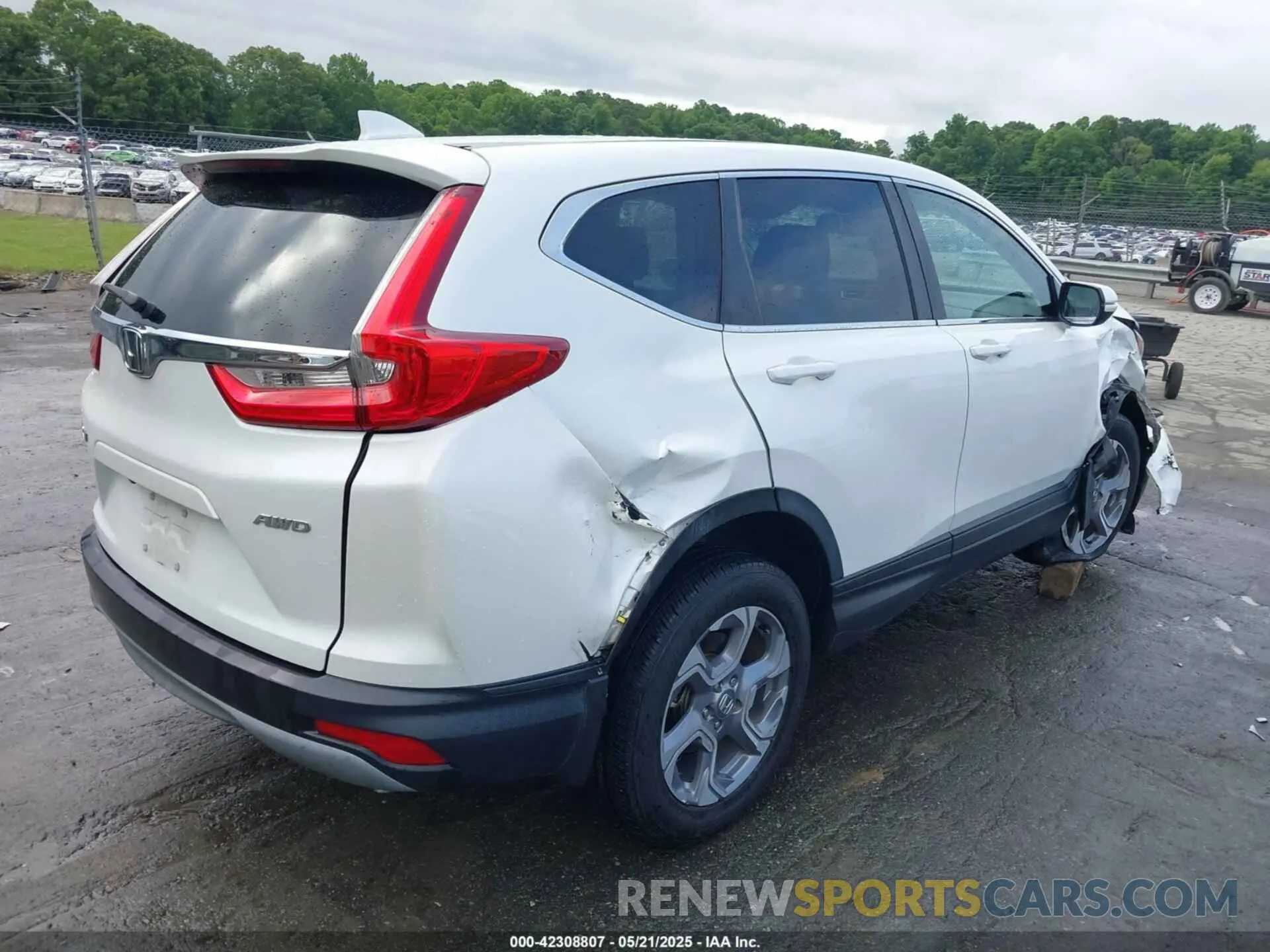 4 Photograph of a damaged car 7FARW2H87KE052827 HONDA CR-V 2019