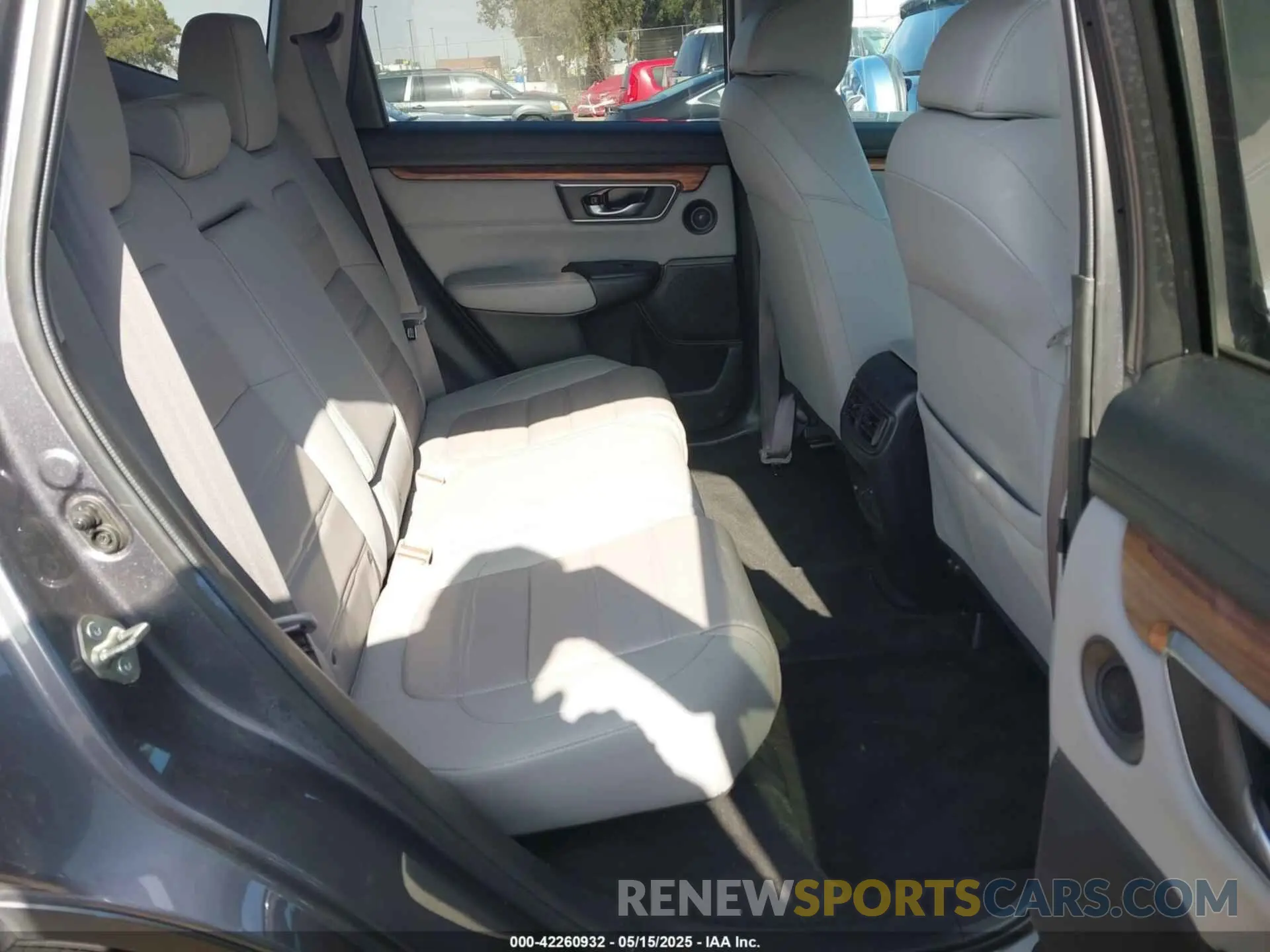 8 Photograph of a damaged car 7FARW2H88KE059396 HONDA CR-V 2019