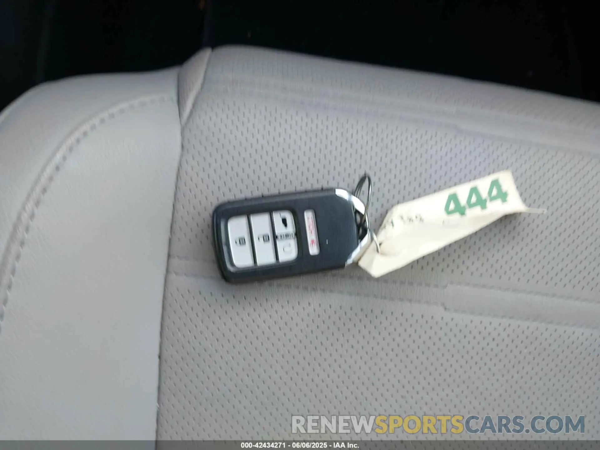 11 Photograph of a damaged car 7FARW2H89KE025743 HONDA CR-V 2019