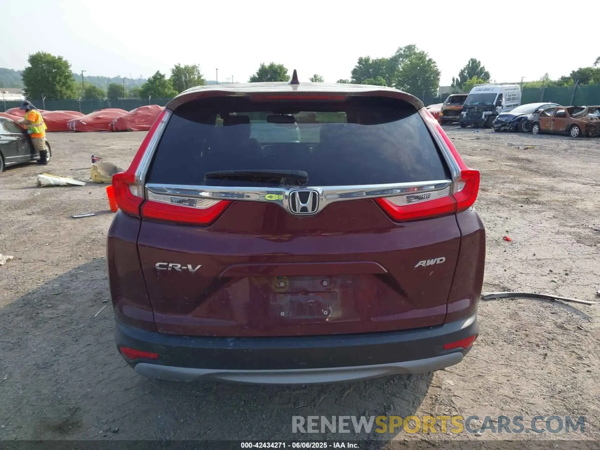17 Photograph of a damaged car 7FARW2H89KE025743 HONDA CR-V 2019