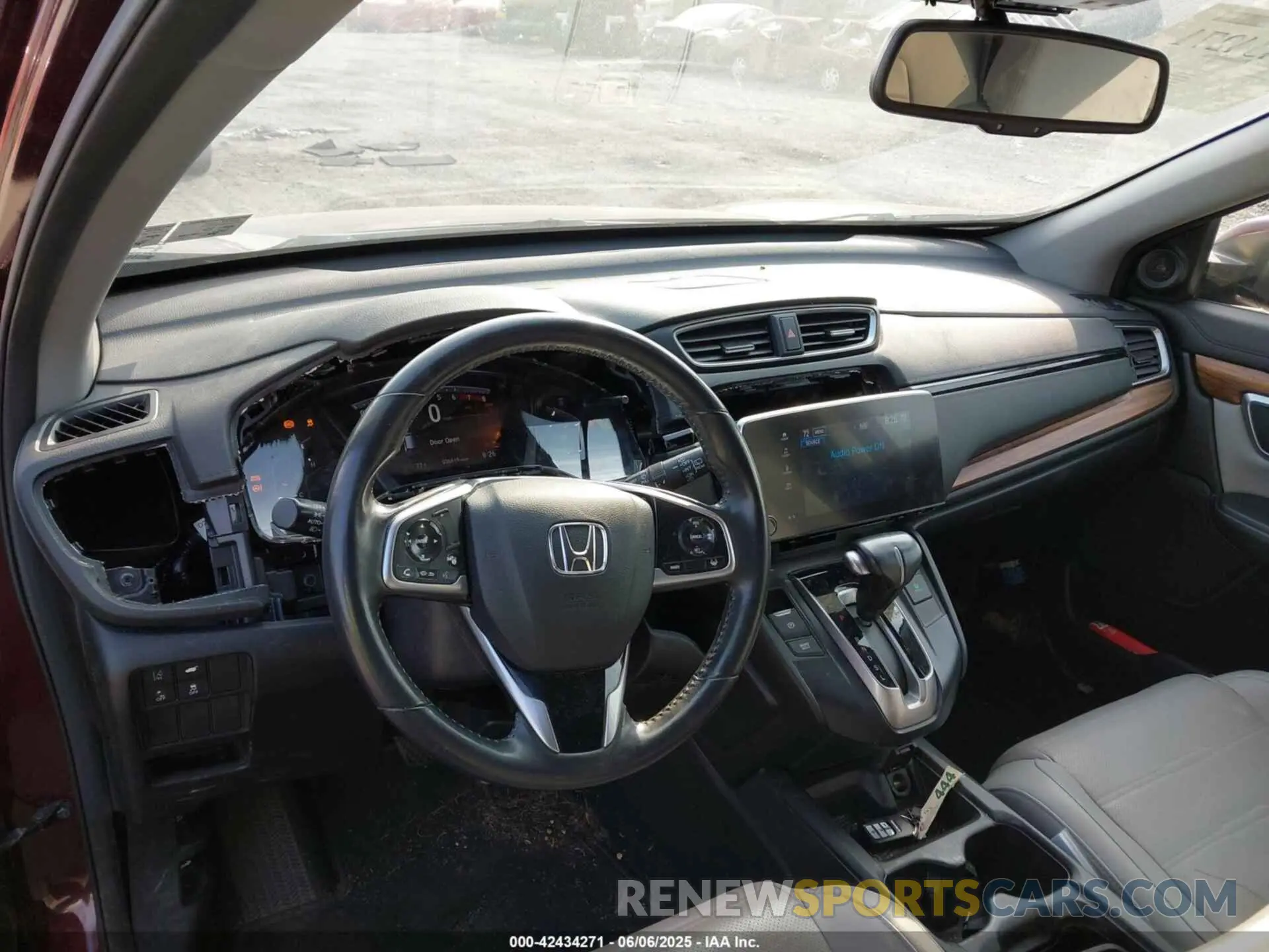 18 Photograph of a damaged car 7FARW2H89KE025743 HONDA CR-V 2019