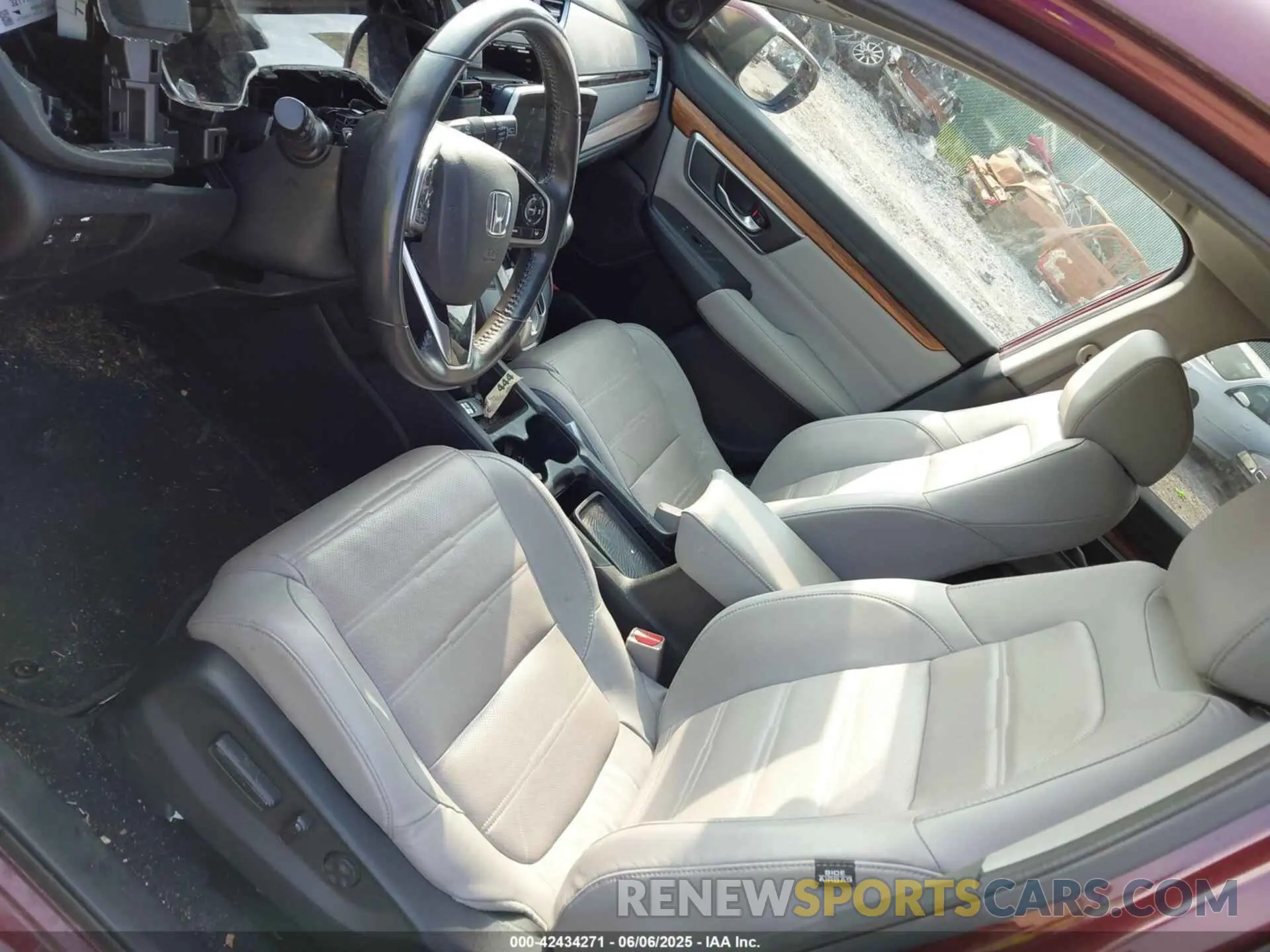19 Photograph of a damaged car 7FARW2H89KE025743 HONDA CR-V 2019