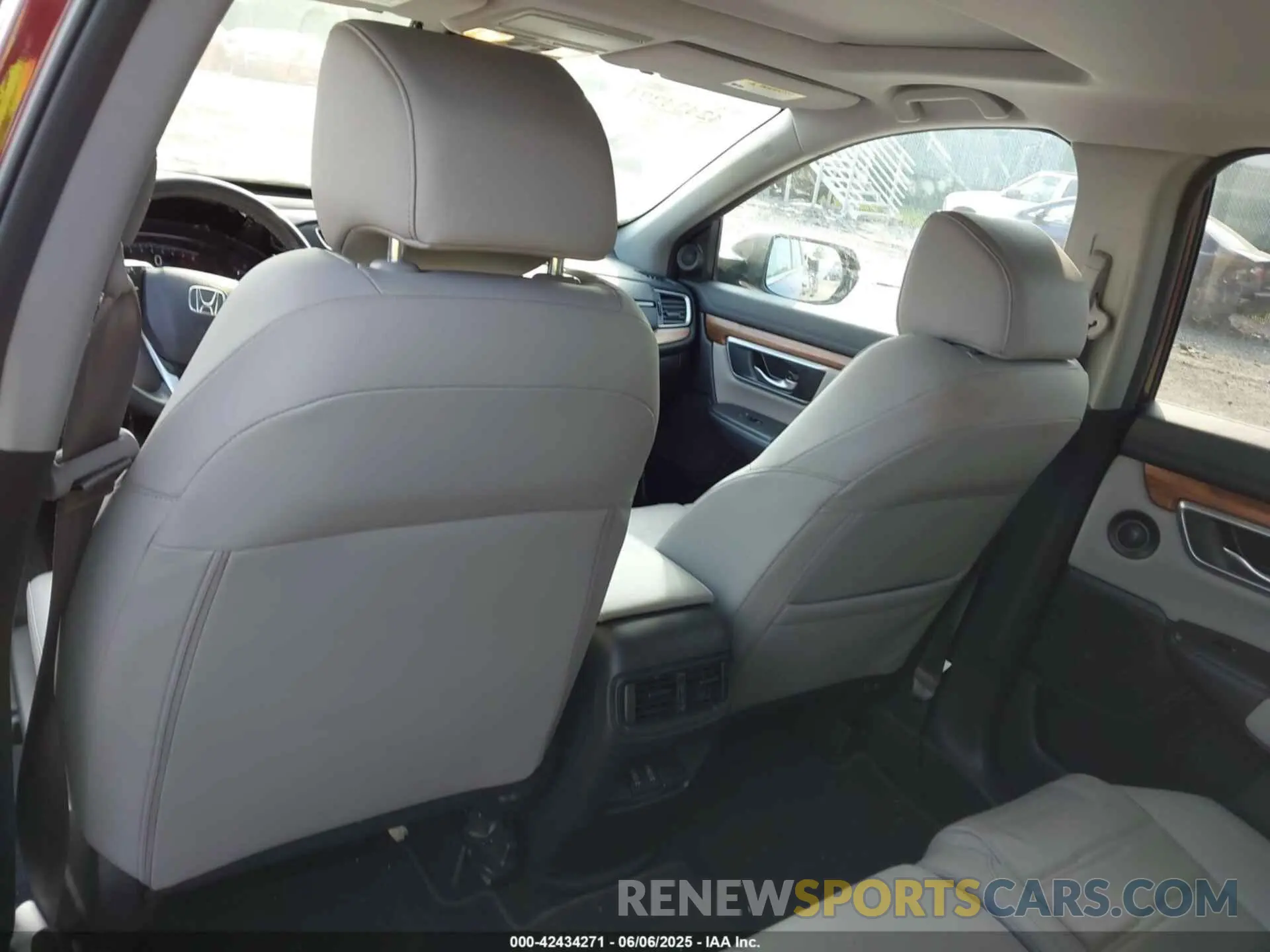 21 Photograph of a damaged car 7FARW2H89KE025743 HONDA CR-V 2019