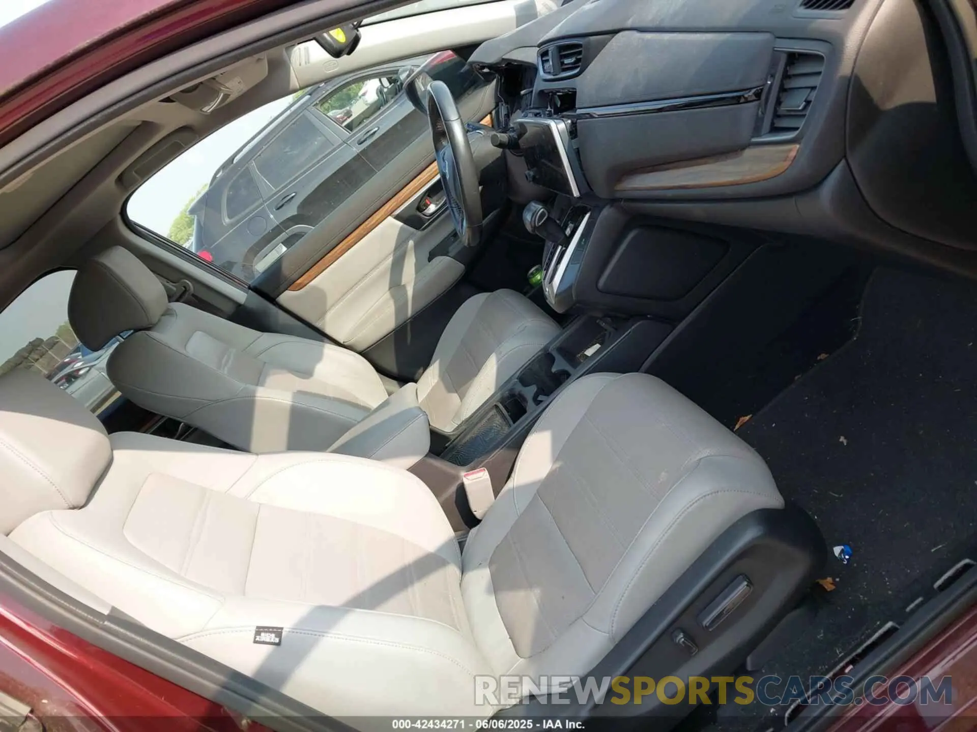 5 Photograph of a damaged car 7FARW2H89KE025743 HONDA CR-V 2019
