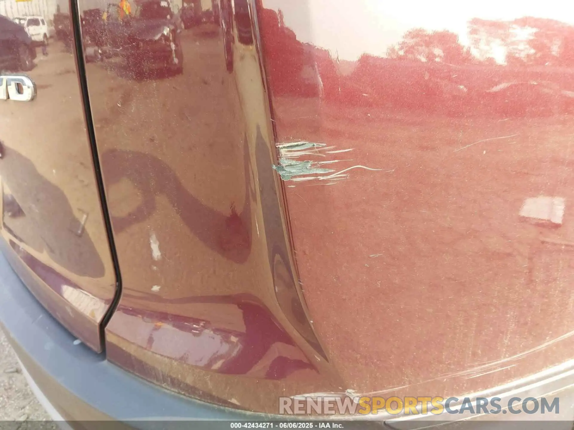 6 Photograph of a damaged car 7FARW2H89KE025743 HONDA CR-V 2019