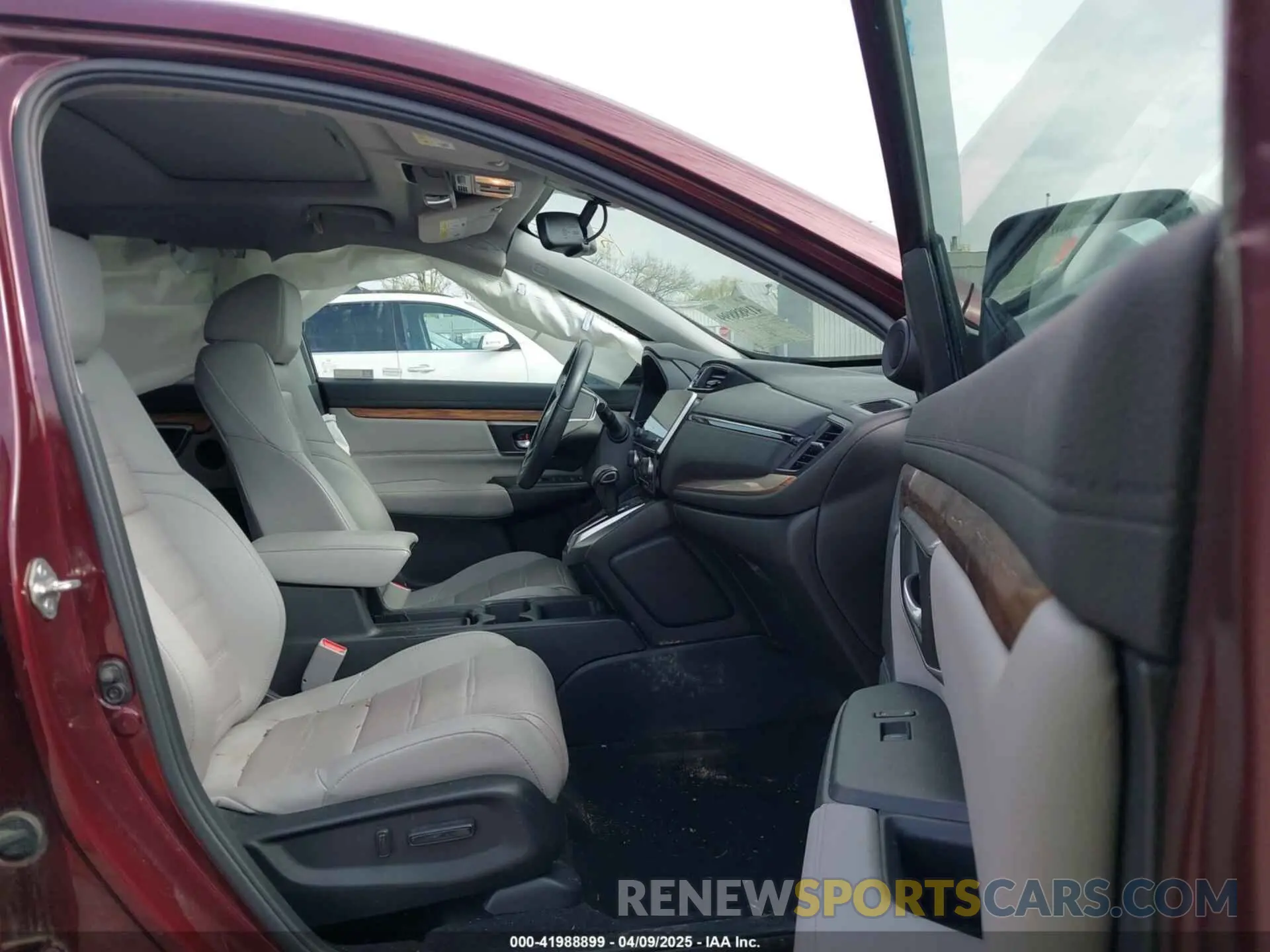 5 Photograph of a damaged car 7FARW2H89KE051792 HONDA CR-V 2019