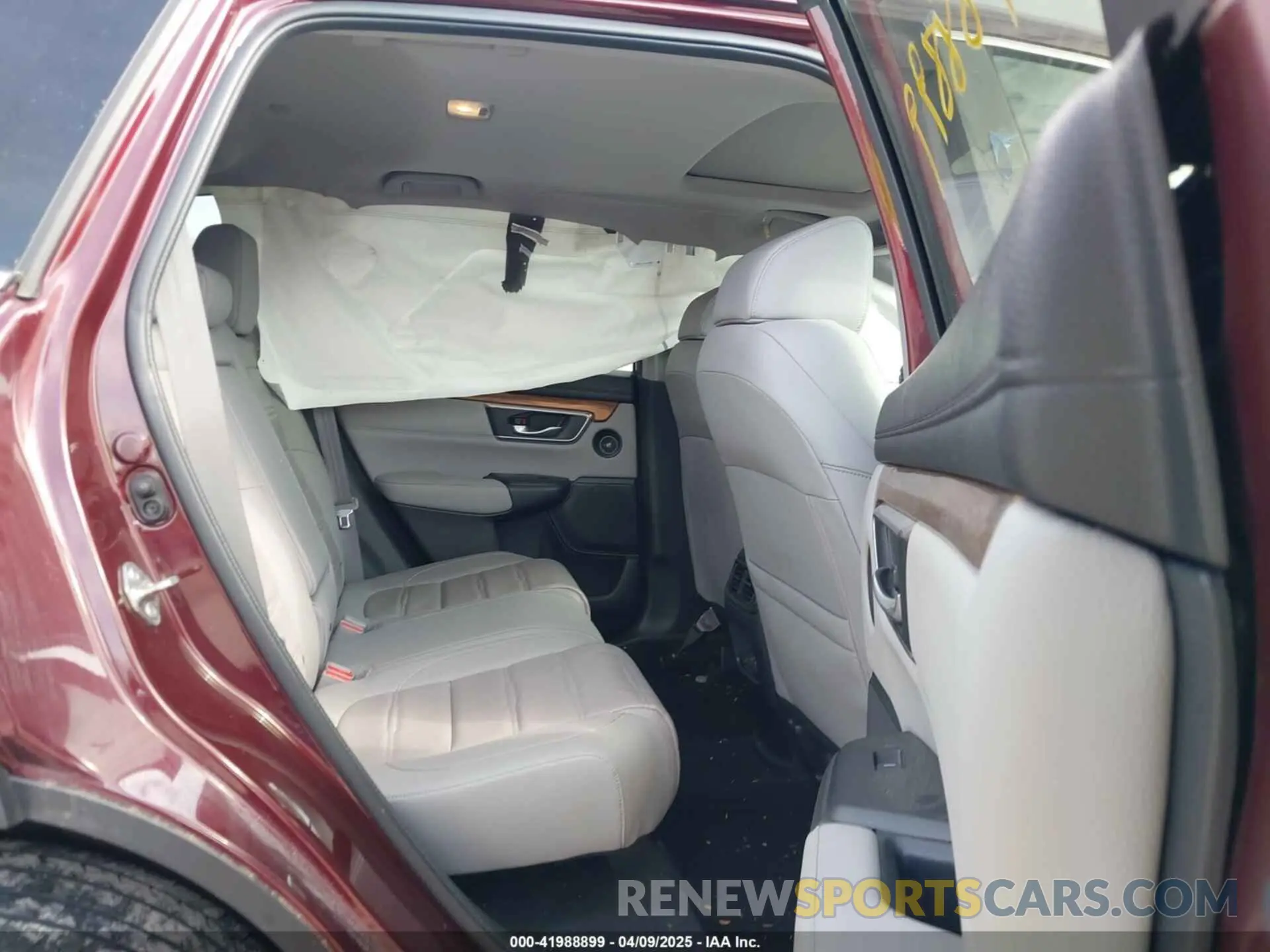 8 Photograph of a damaged car 7FARW2H89KE051792 HONDA CR-V 2019