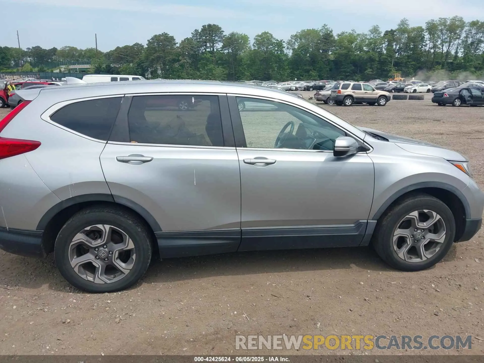 13 Photograph of a damaged car 7FARW2H8XKE040543 HONDA CR-V 2019