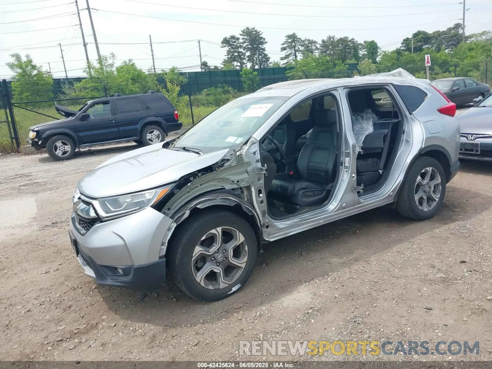 2 Photograph of a damaged car 7FARW2H8XKE040543 HONDA CR-V 2019