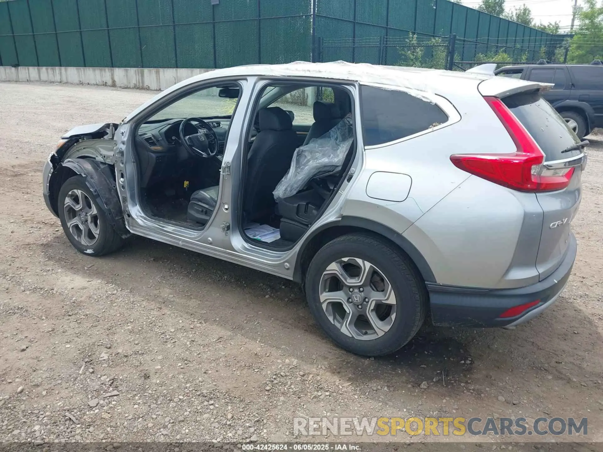 3 Photograph of a damaged car 7FARW2H8XKE040543 HONDA CR-V 2019