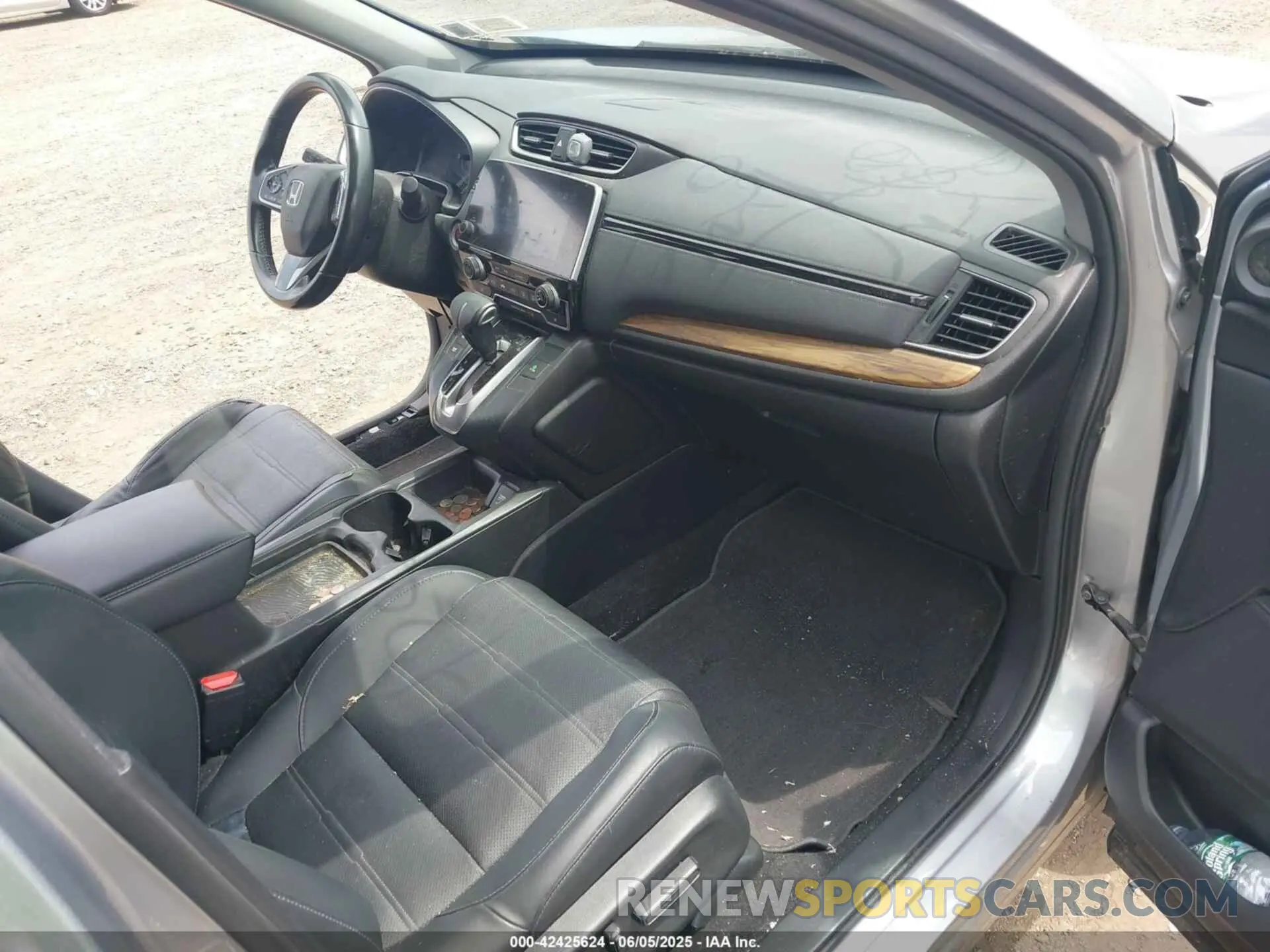 5 Photograph of a damaged car 7FARW2H8XKE040543 HONDA CR-V 2019
