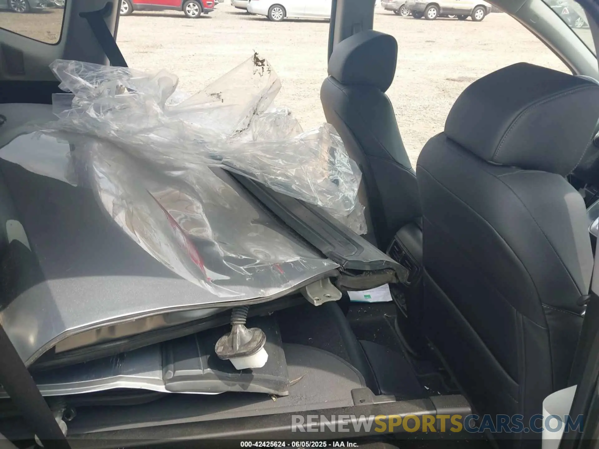 8 Photograph of a damaged car 7FARW2H8XKE040543 HONDA CR-V 2019