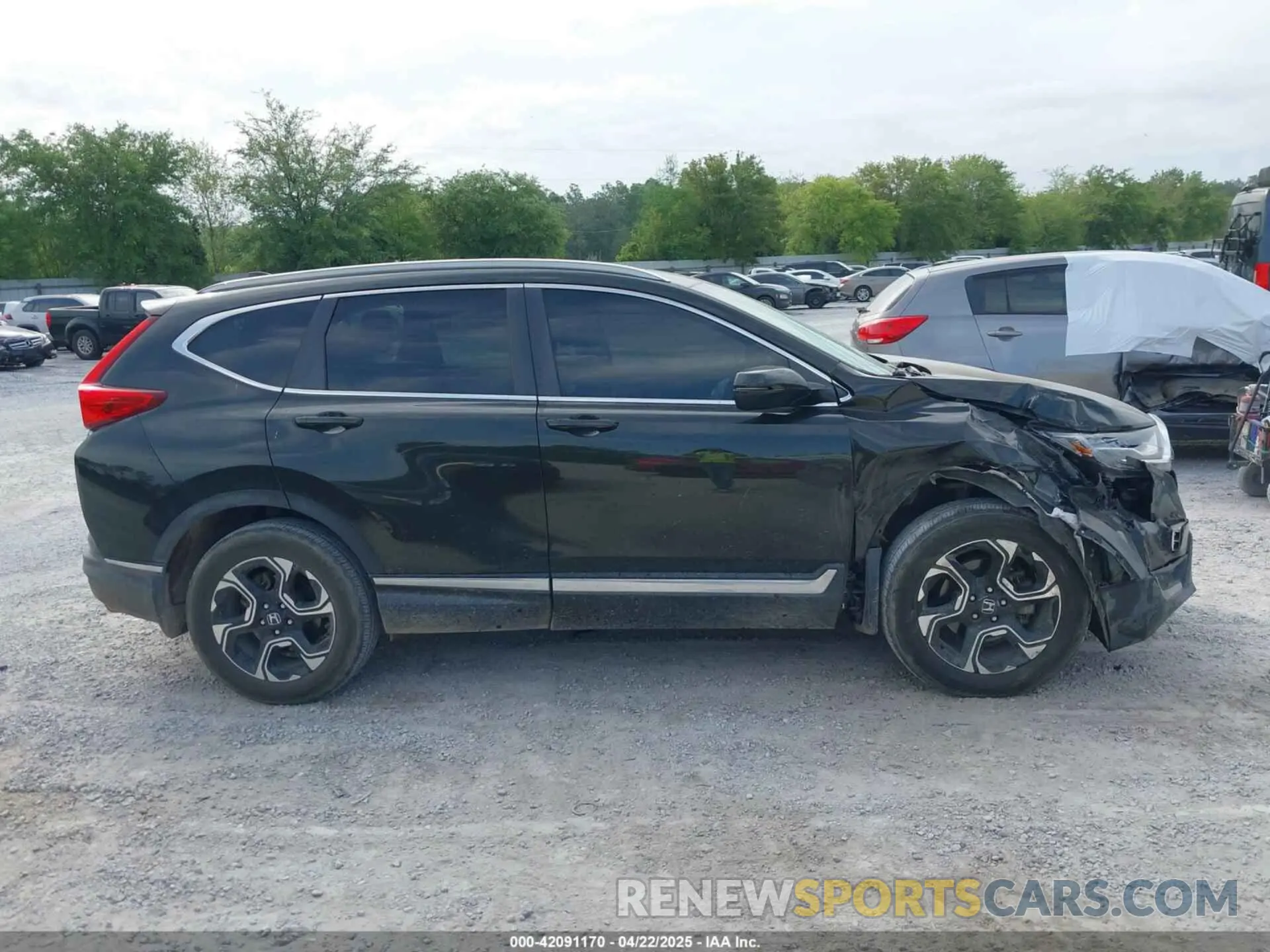 13 Photograph of a damaged car 7FARW2H92KE030632 HONDA CR-V 2019