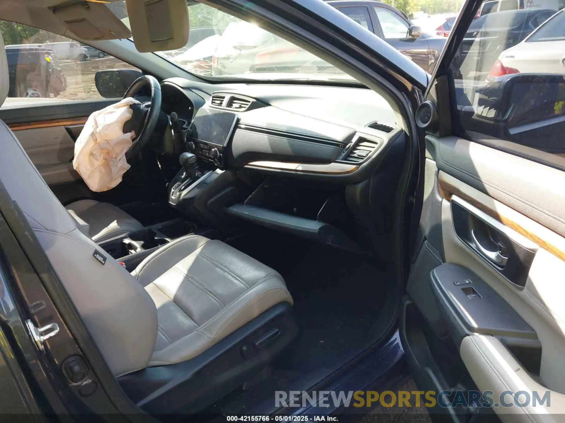 5 Photograph of a damaged car 7FARW2H96KE003224 HONDA CR-V 2019