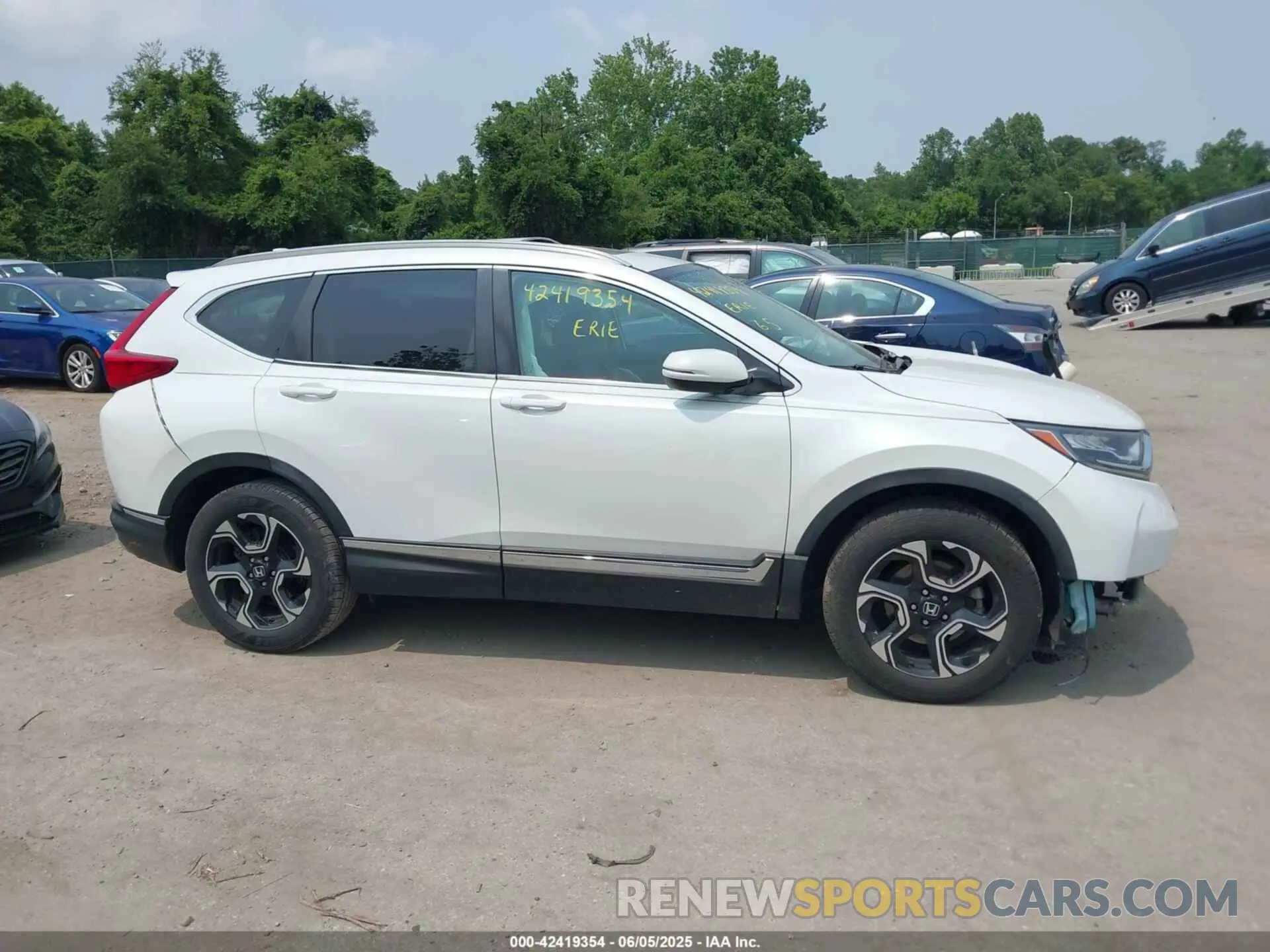 14 Photograph of a damaged car 7FARW2H98KE041621 HONDA CR-V 2019