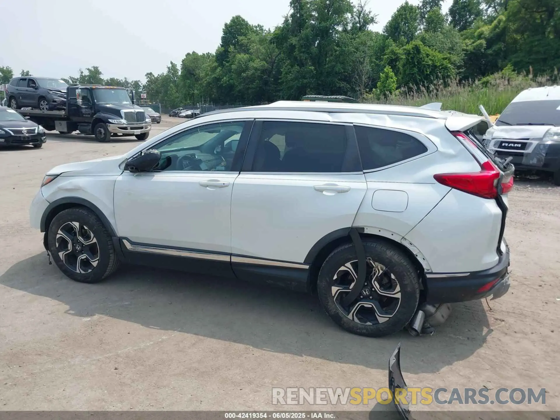 15 Photograph of a damaged car 7FARW2H98KE041621 HONDA CR-V 2019