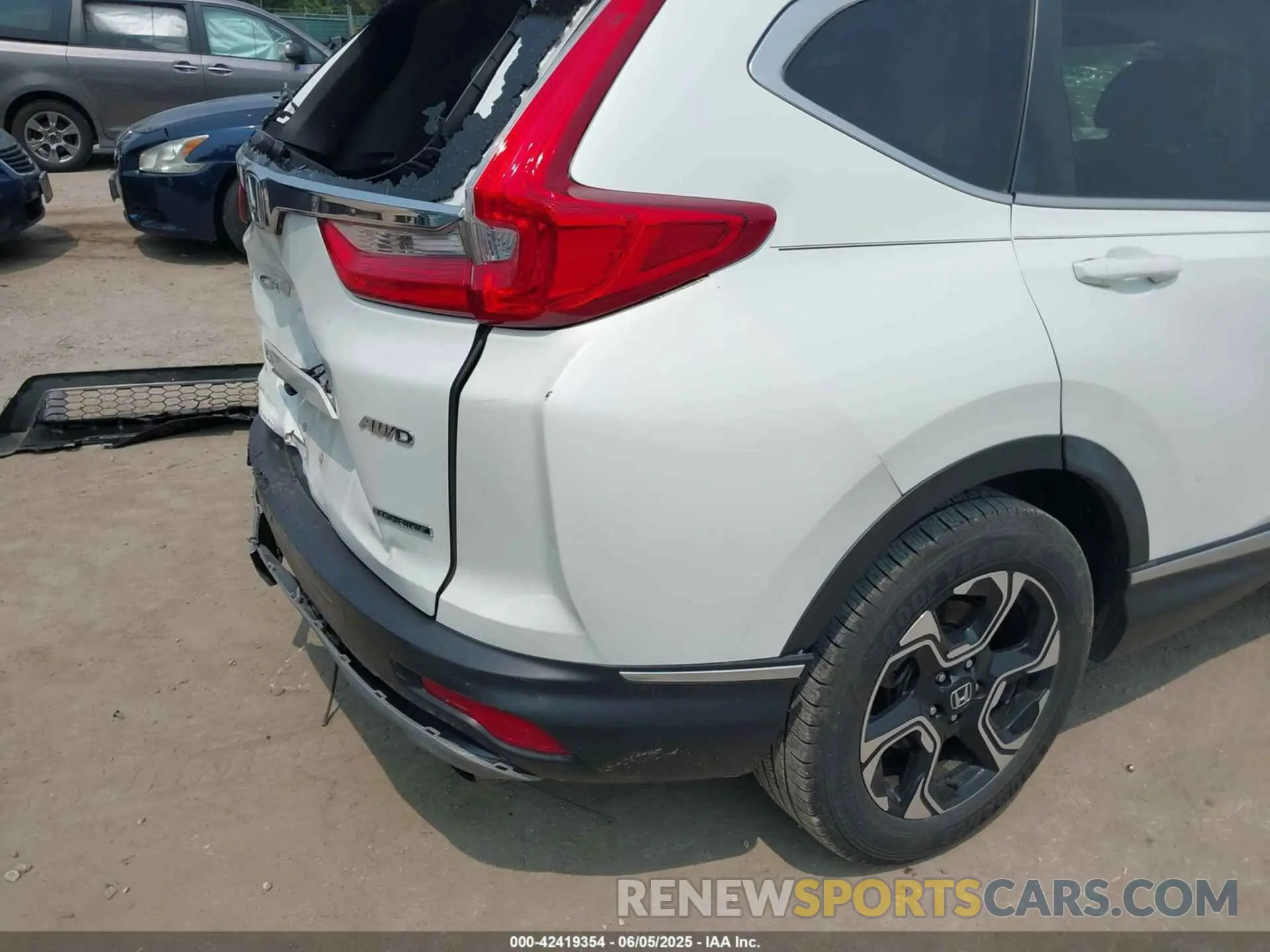 19 Photograph of a damaged car 7FARW2H98KE041621 HONDA CR-V 2019