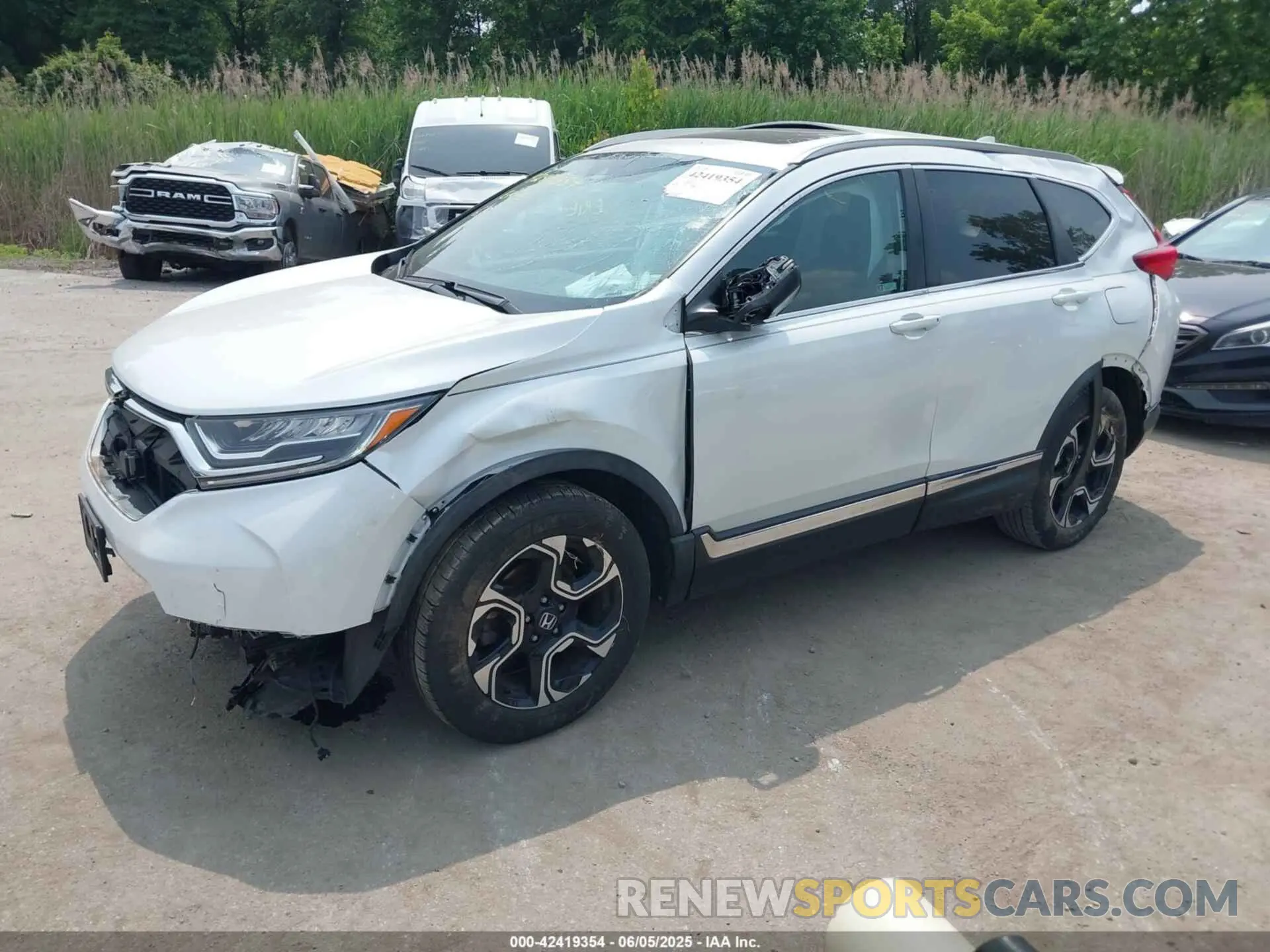 2 Photograph of a damaged car 7FARW2H98KE041621 HONDA CR-V 2019