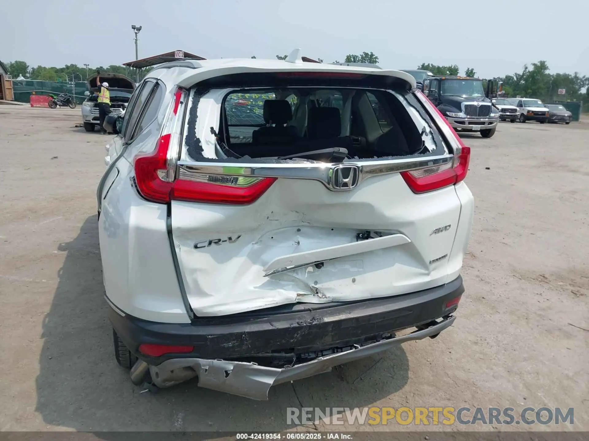 20 Photograph of a damaged car 7FARW2H98KE041621 HONDA CR-V 2019