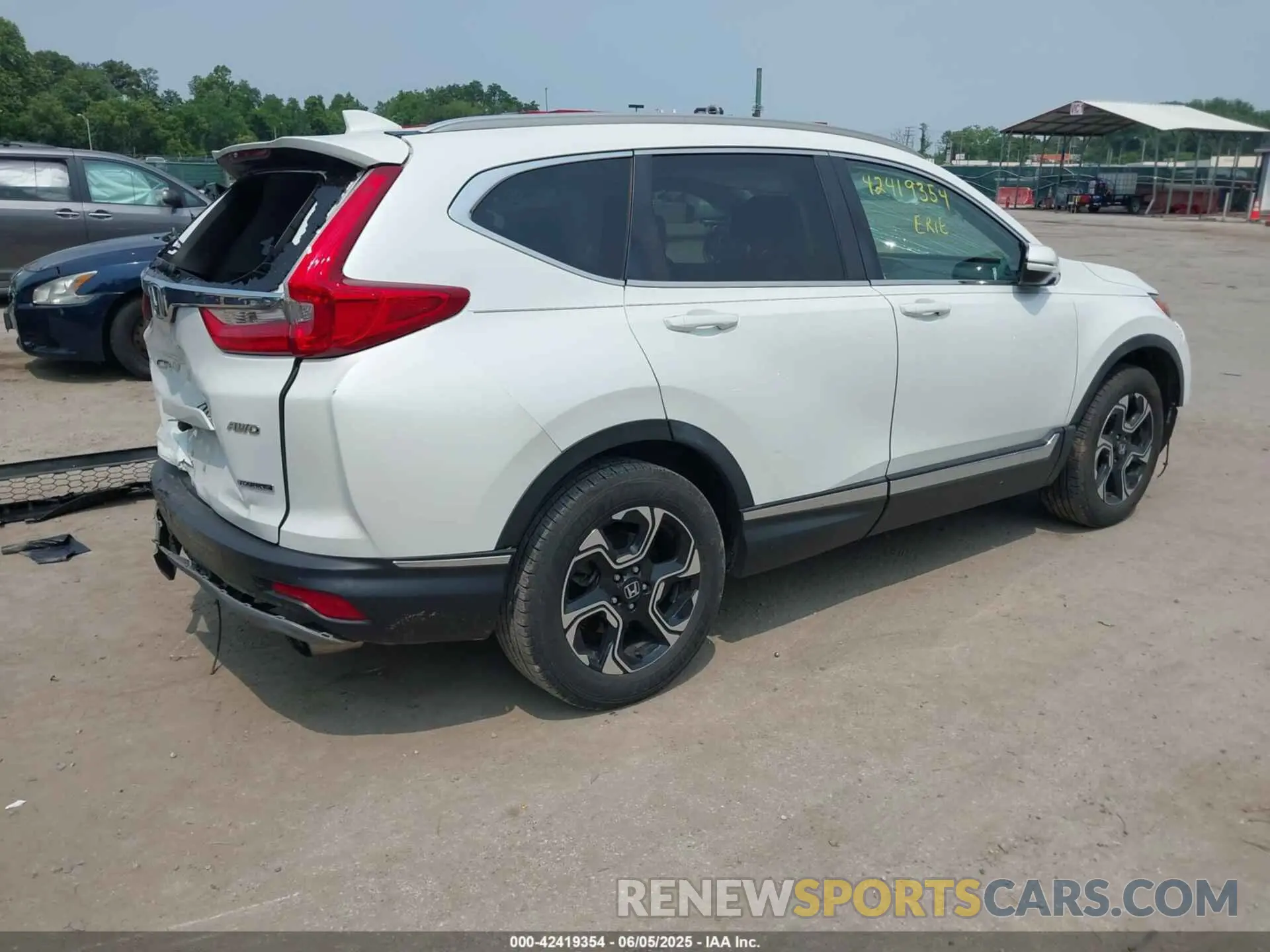 4 Photograph of a damaged car 7FARW2H98KE041621 HONDA CR-V 2019