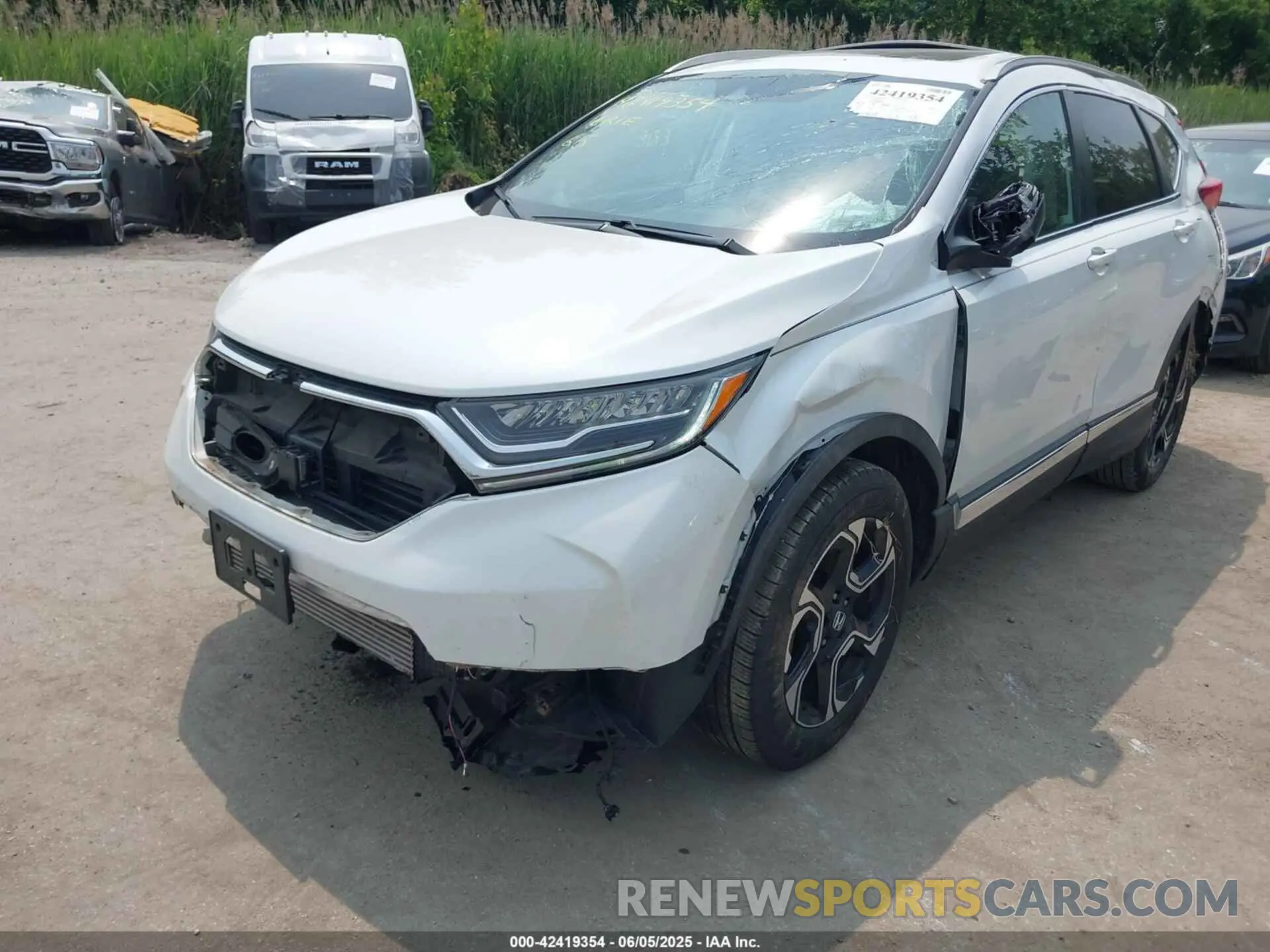 6 Photograph of a damaged car 7FARW2H98KE041621 HONDA CR-V 2019