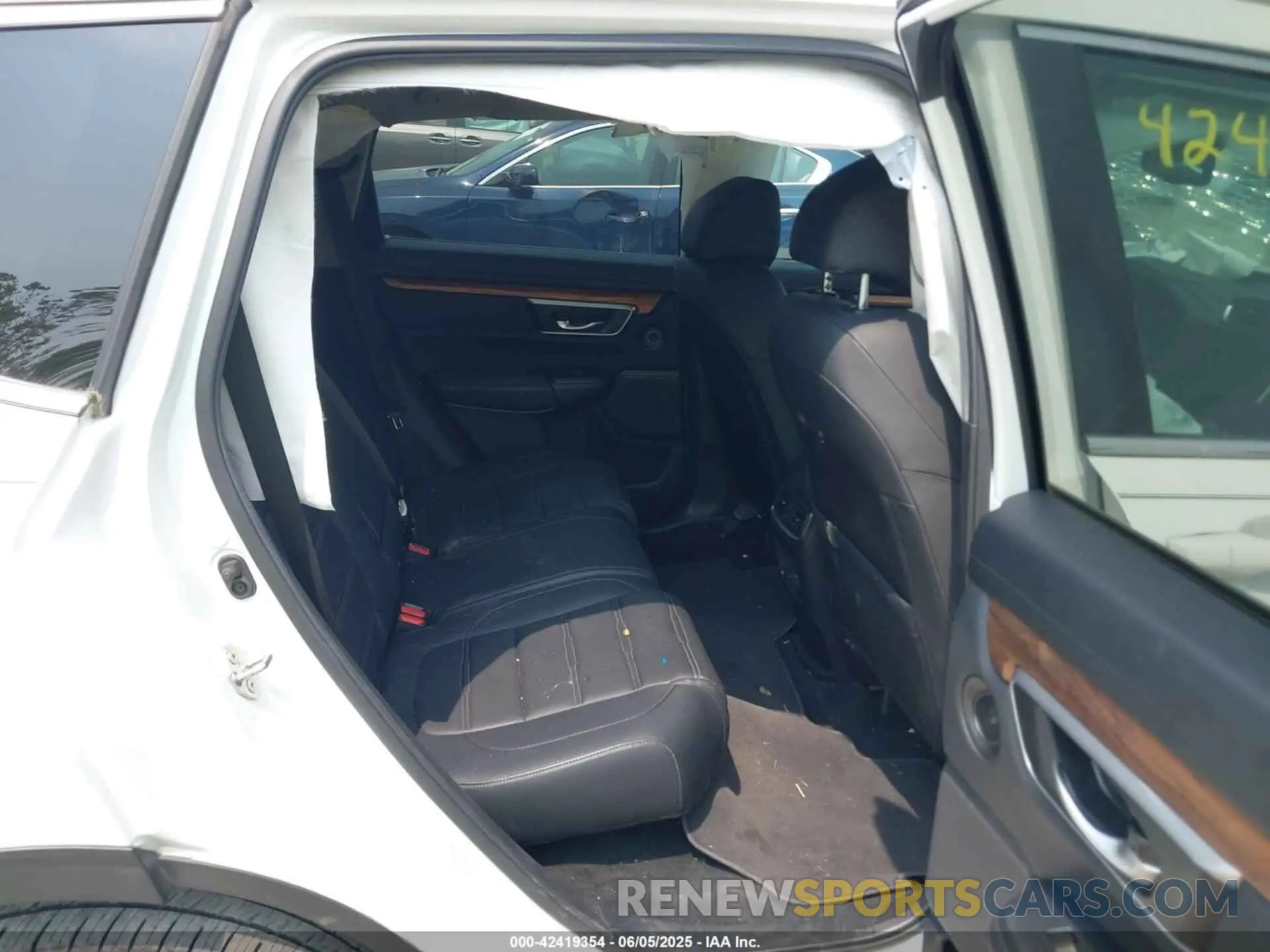 8 Photograph of a damaged car 7FARW2H98KE041621 HONDA CR-V 2019