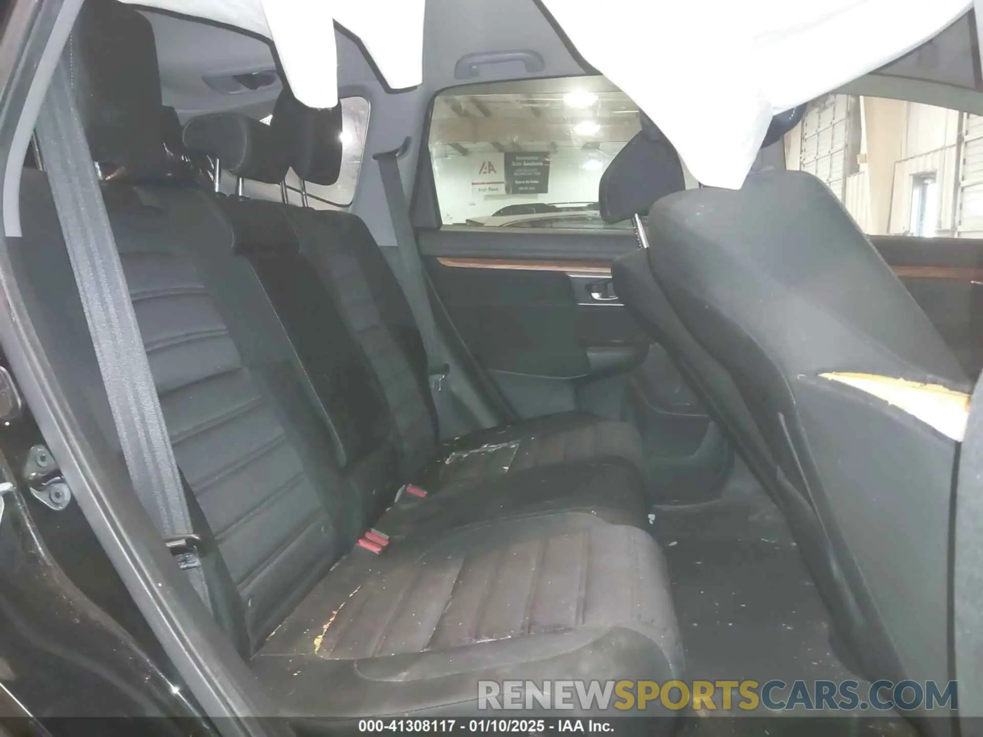 8 Photograph of a damaged car JHLRW2H51KX013452 HONDA CR-V 2019