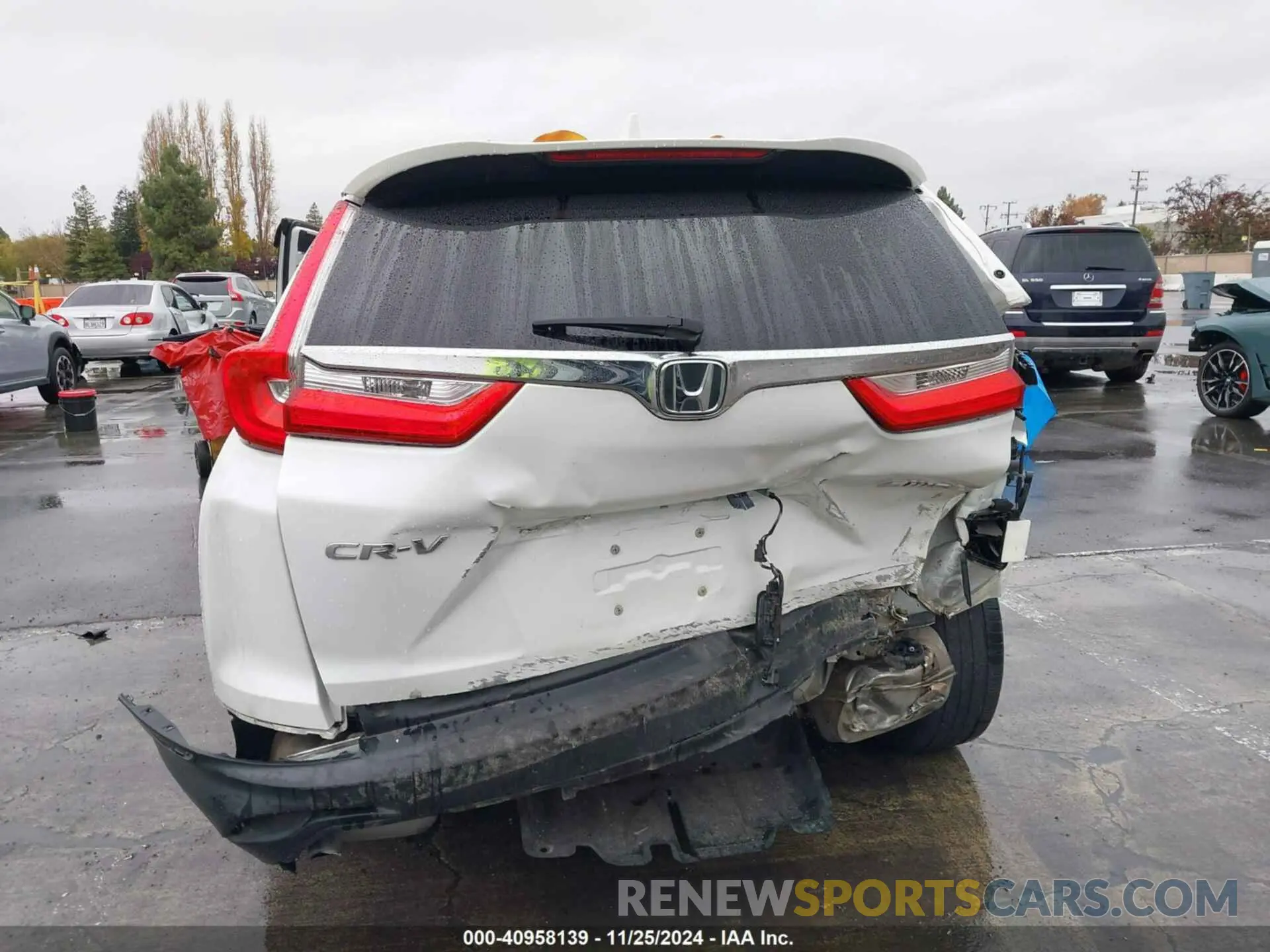 17 Photograph of a damaged car JHLRW2H51KX022989 HONDA CR-V 2019