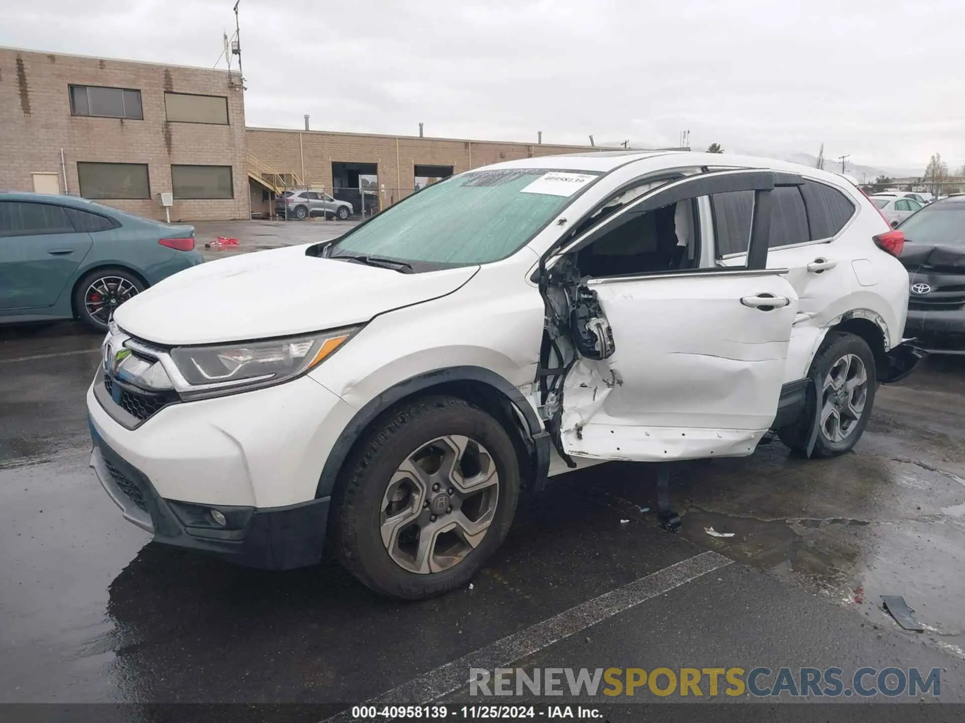 2 Photograph of a damaged car JHLRW2H51KX022989 HONDA CR-V 2019