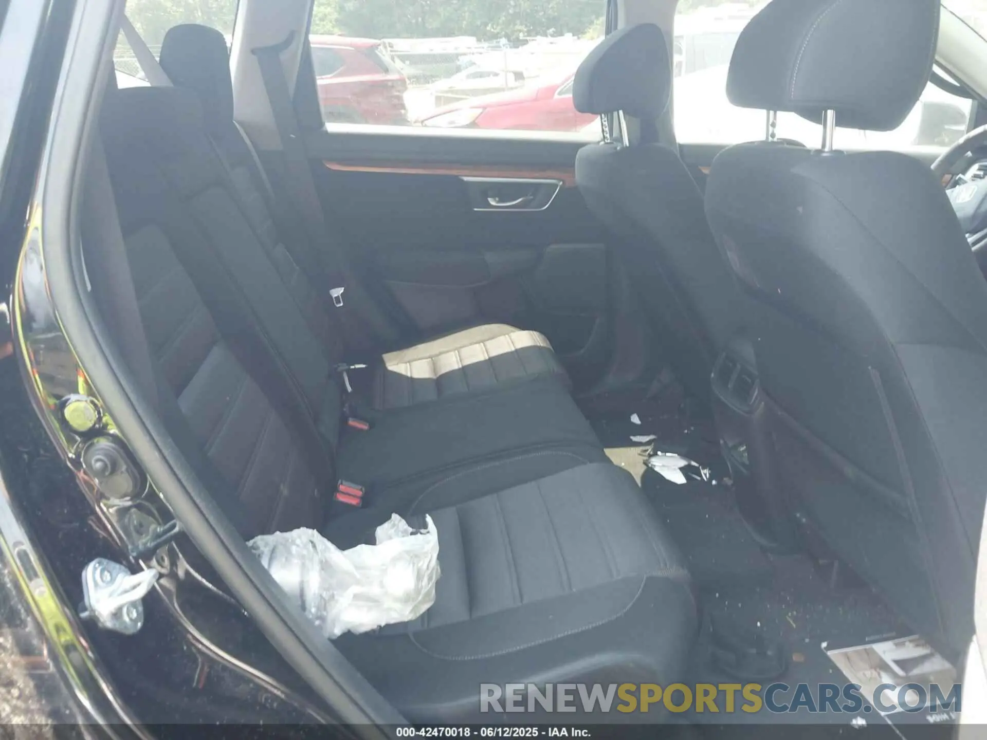 8 Photograph of a damaged car JHLRW2H53KX018605 HONDA CR-V 2019
