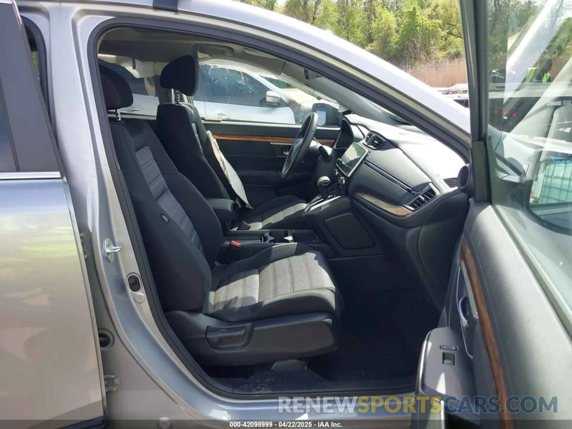 5 Photograph of a damaged car JHLRW2H56KX007047 HONDA CR-V 2019