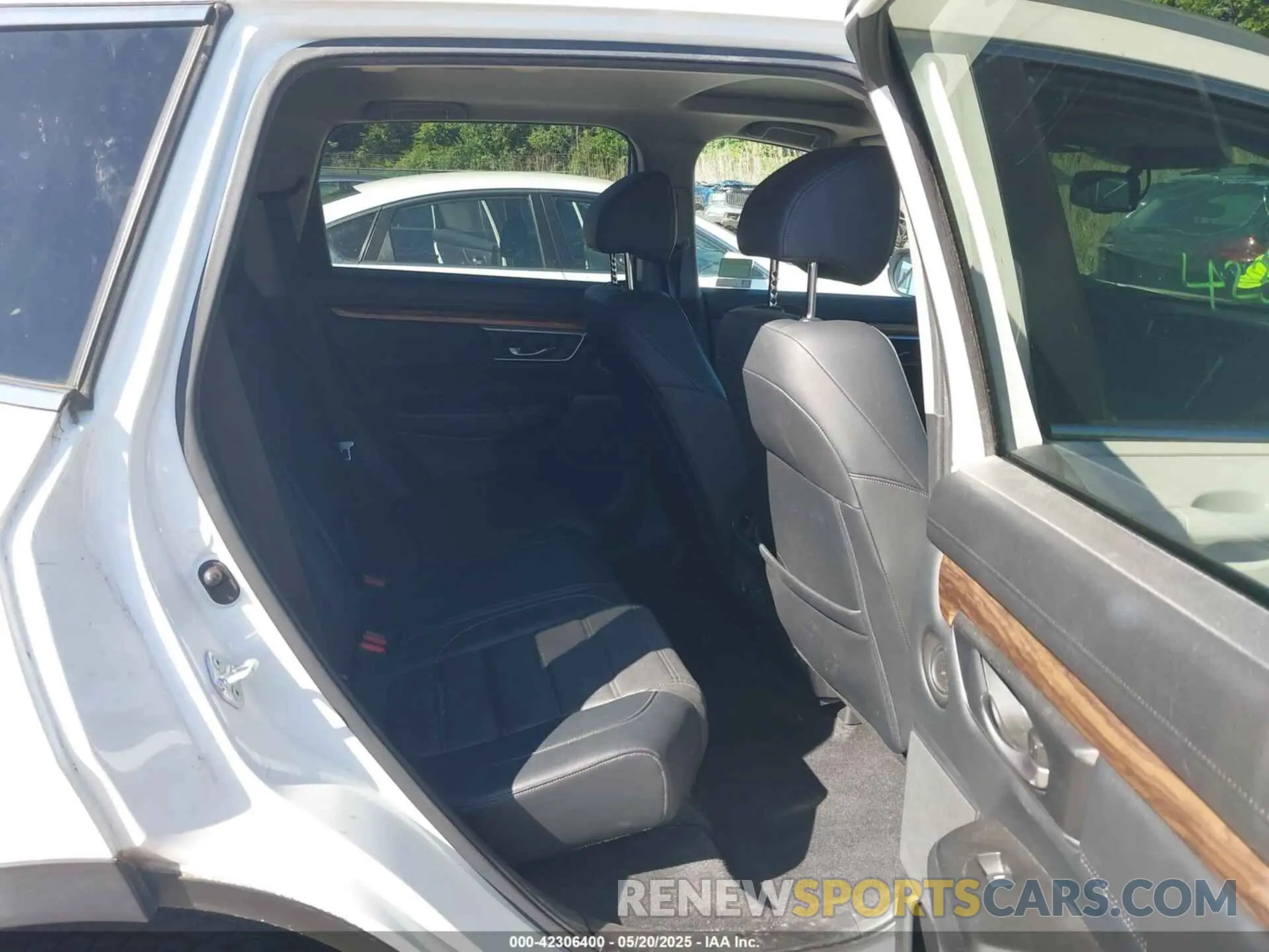 8 Photograph of a damaged car JHLRW2H98KX003911 HONDA CR-V 2019