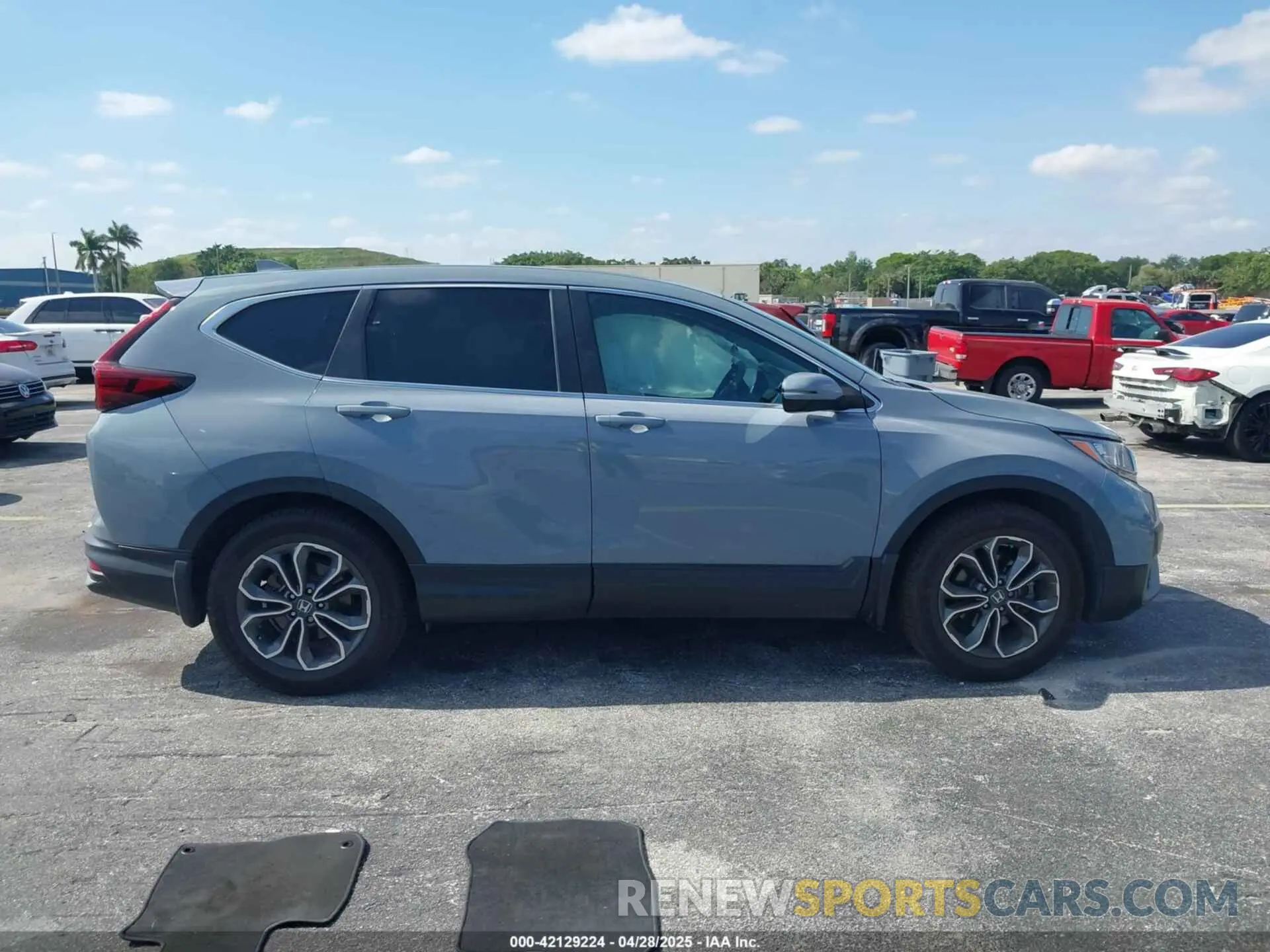 13 Photograph of a damaged car 2HKRW1H50LH412941 HONDA CR-V 2020
