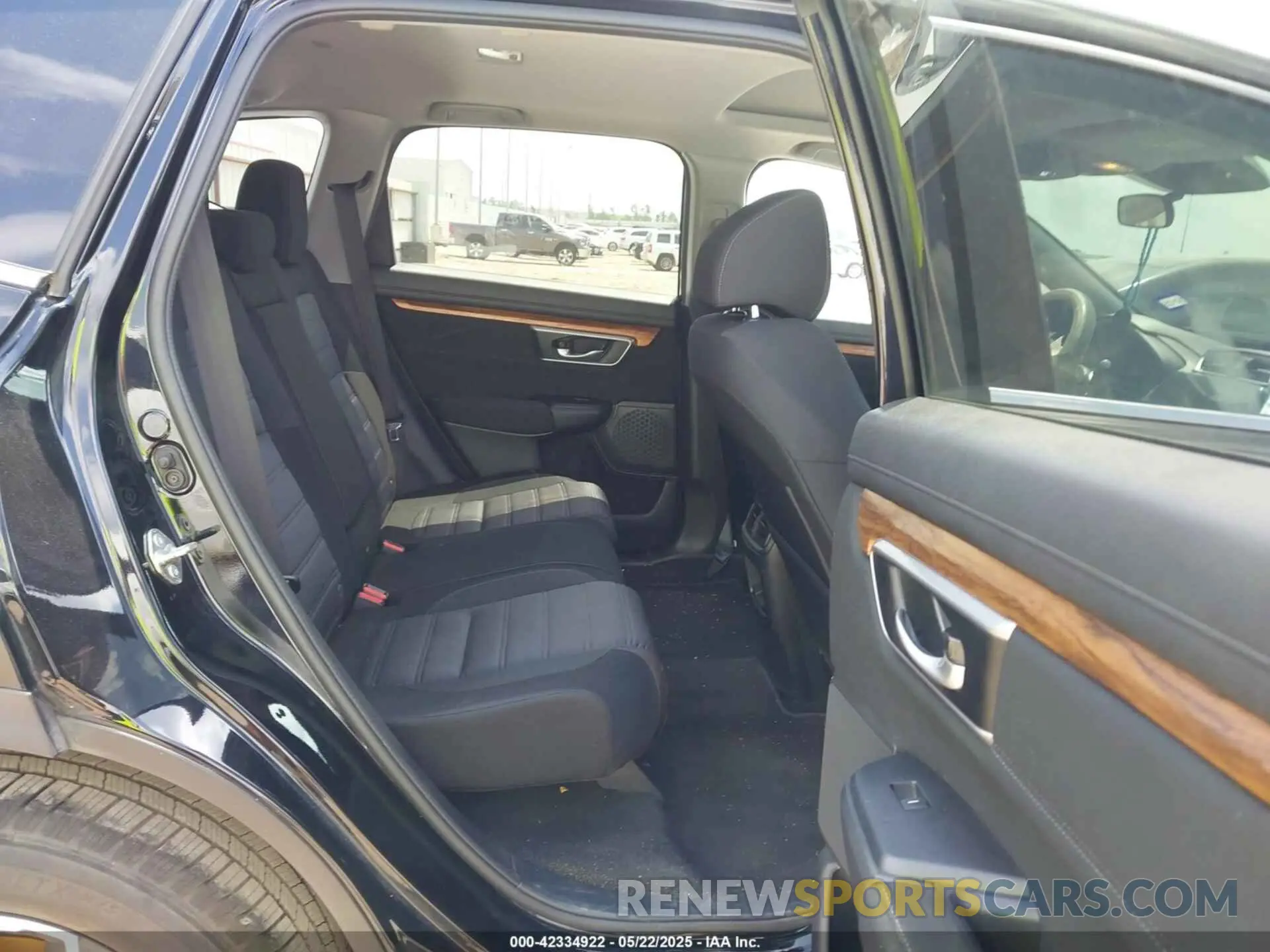 8 Photograph of a damaged car 2HKRW1H53LH422413 HONDA CR-V 2020