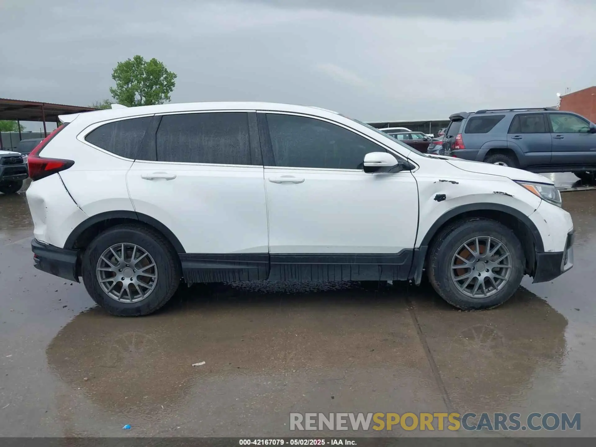 14 Photograph of a damaged car 2HKRW1H89LH427741 HONDA CR-V 2020
