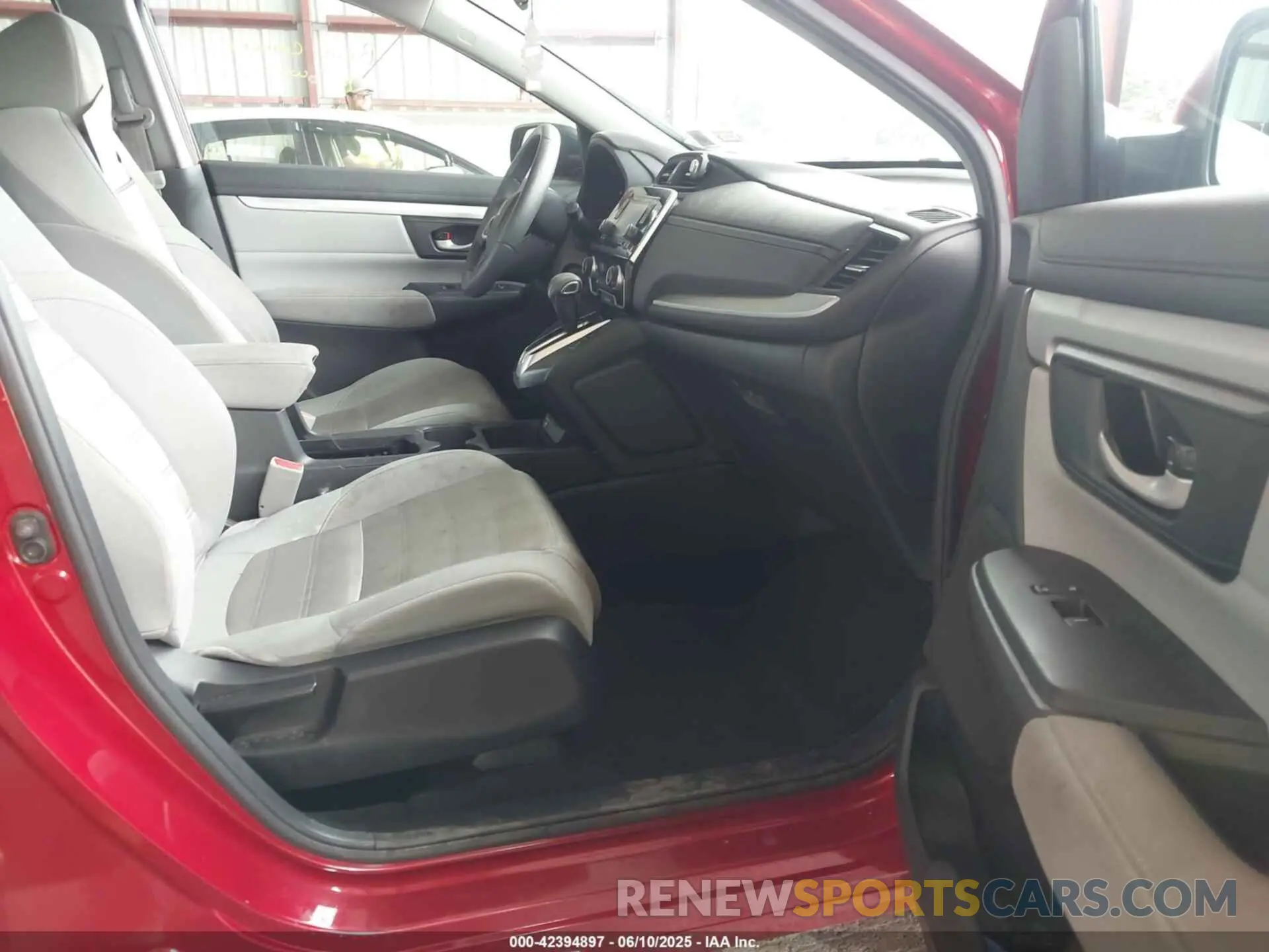 5 Photograph of a damaged car 2HKRW2H25LH610104 HONDA CR-V 2020