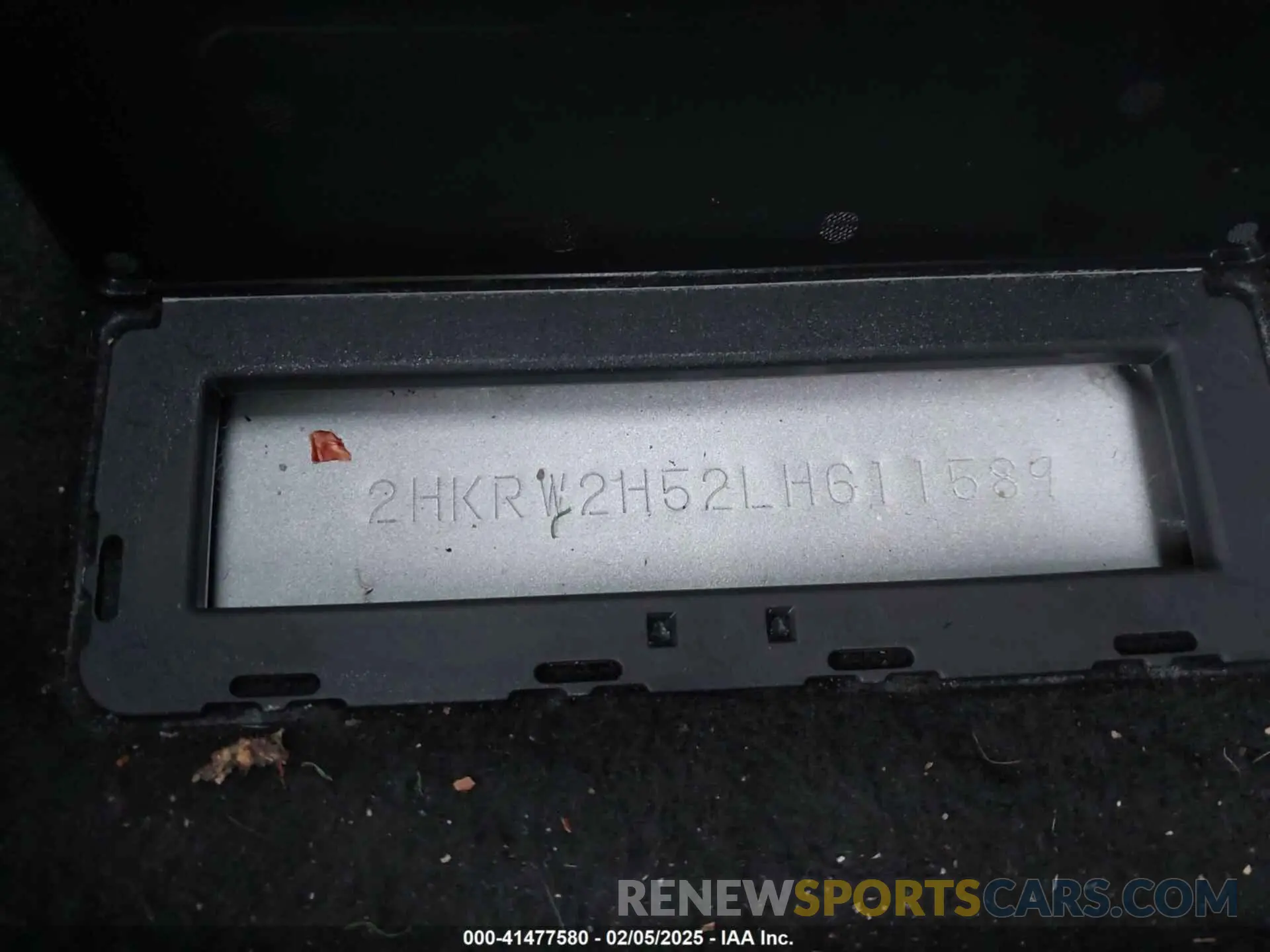 17 Photograph of a damaged car 2HKRW2H52LH611589 HONDA CR-V 2020
