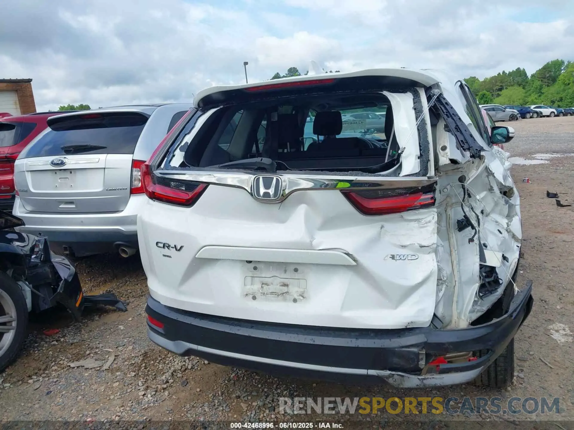 16 Photograph of a damaged car 2HKRW2H52LH689953 HONDA CR-V 2020