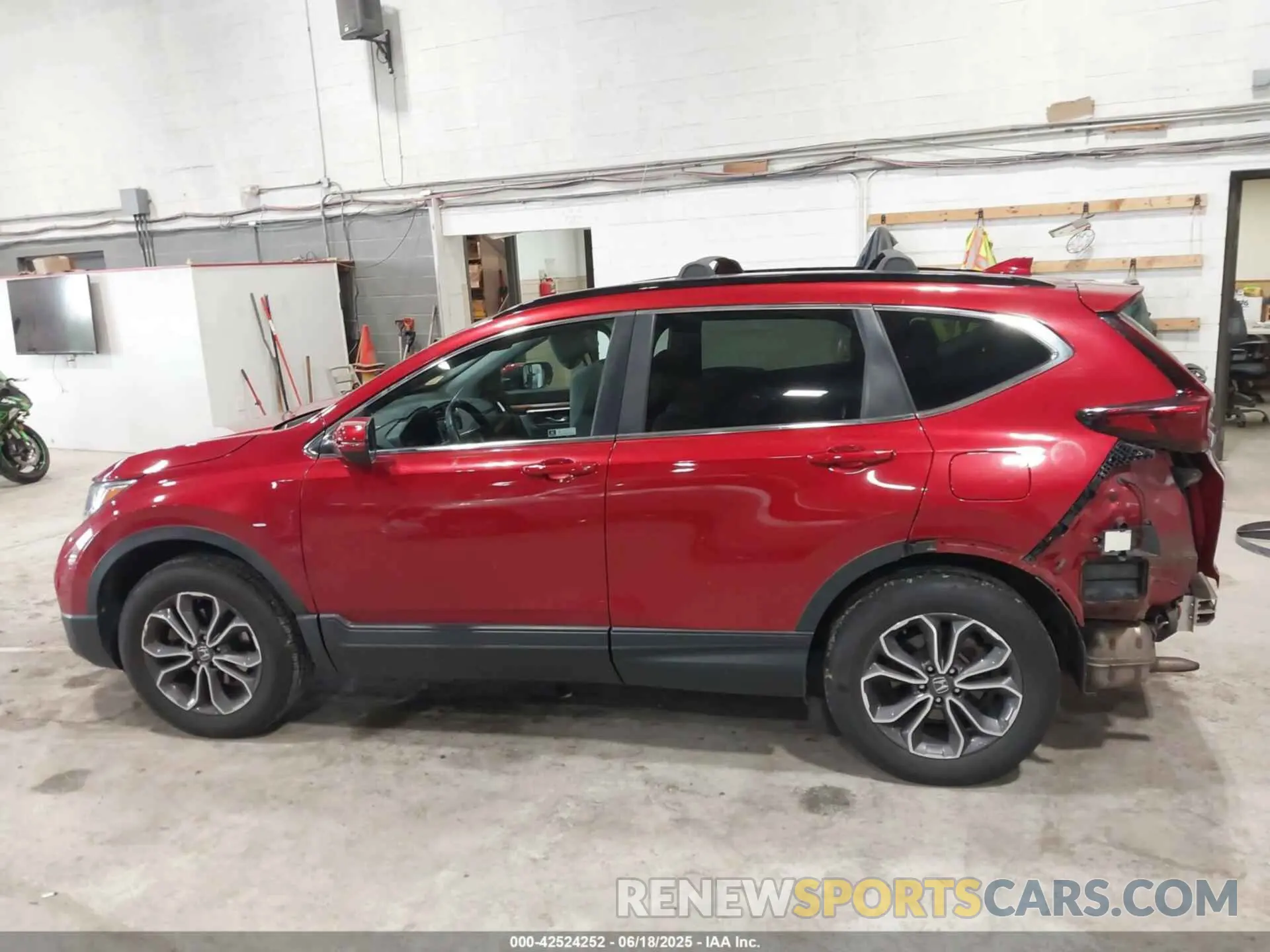 14 Photograph of a damaged car 2HKRW2H53LH670909 HONDA CR-V 2020