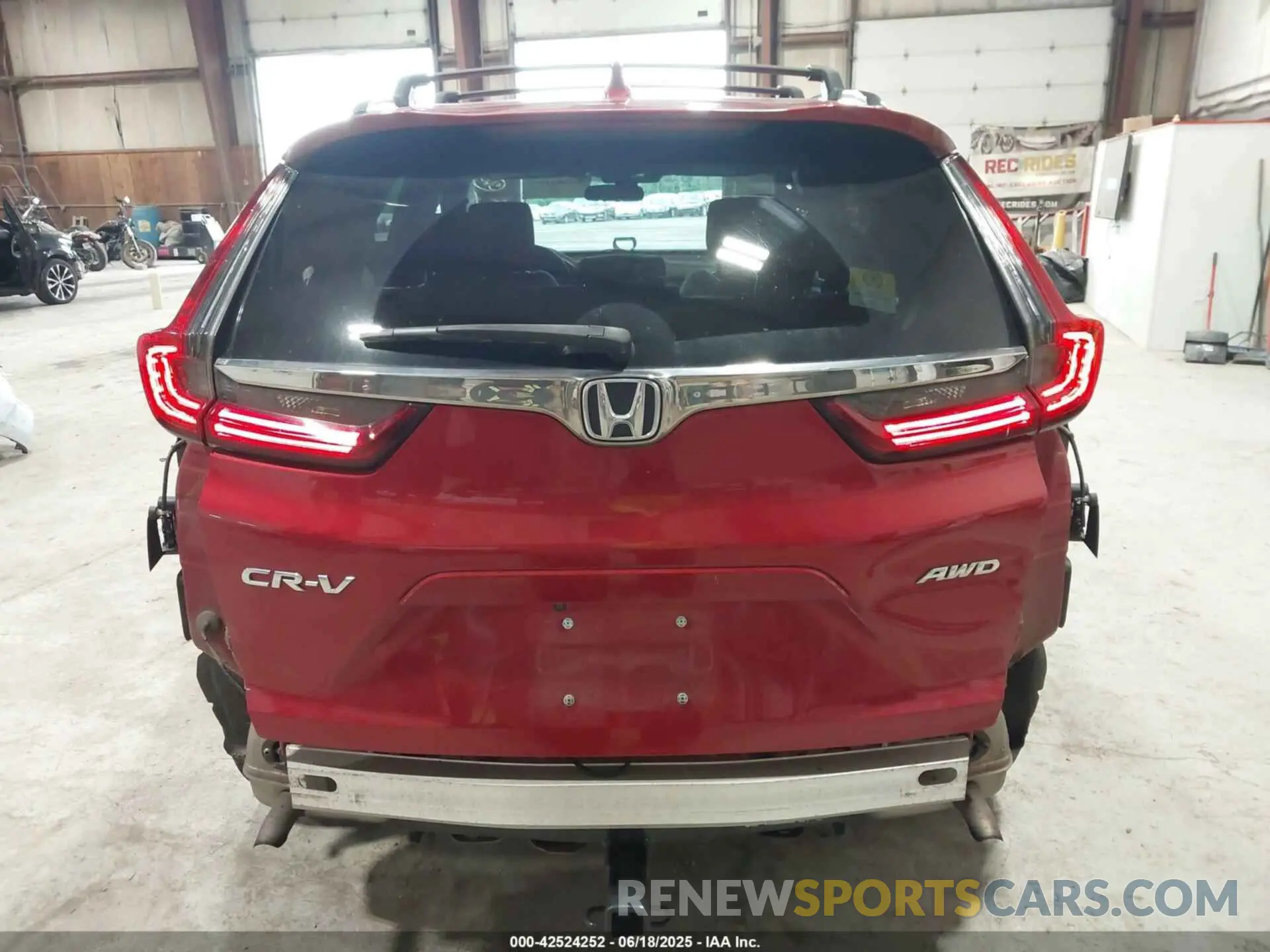 17 Photograph of a damaged car 2HKRW2H53LH670909 HONDA CR-V 2020