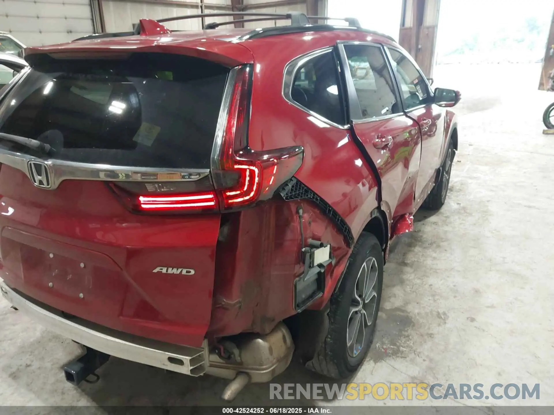 18 Photograph of a damaged car 2HKRW2H53LH670909 HONDA CR-V 2020