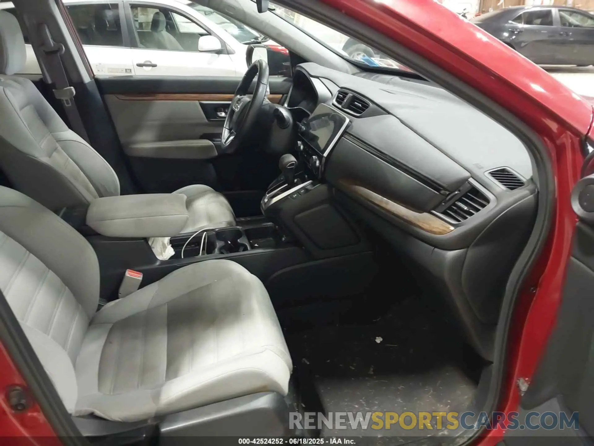 5 Photograph of a damaged car 2HKRW2H53LH670909 HONDA CR-V 2020