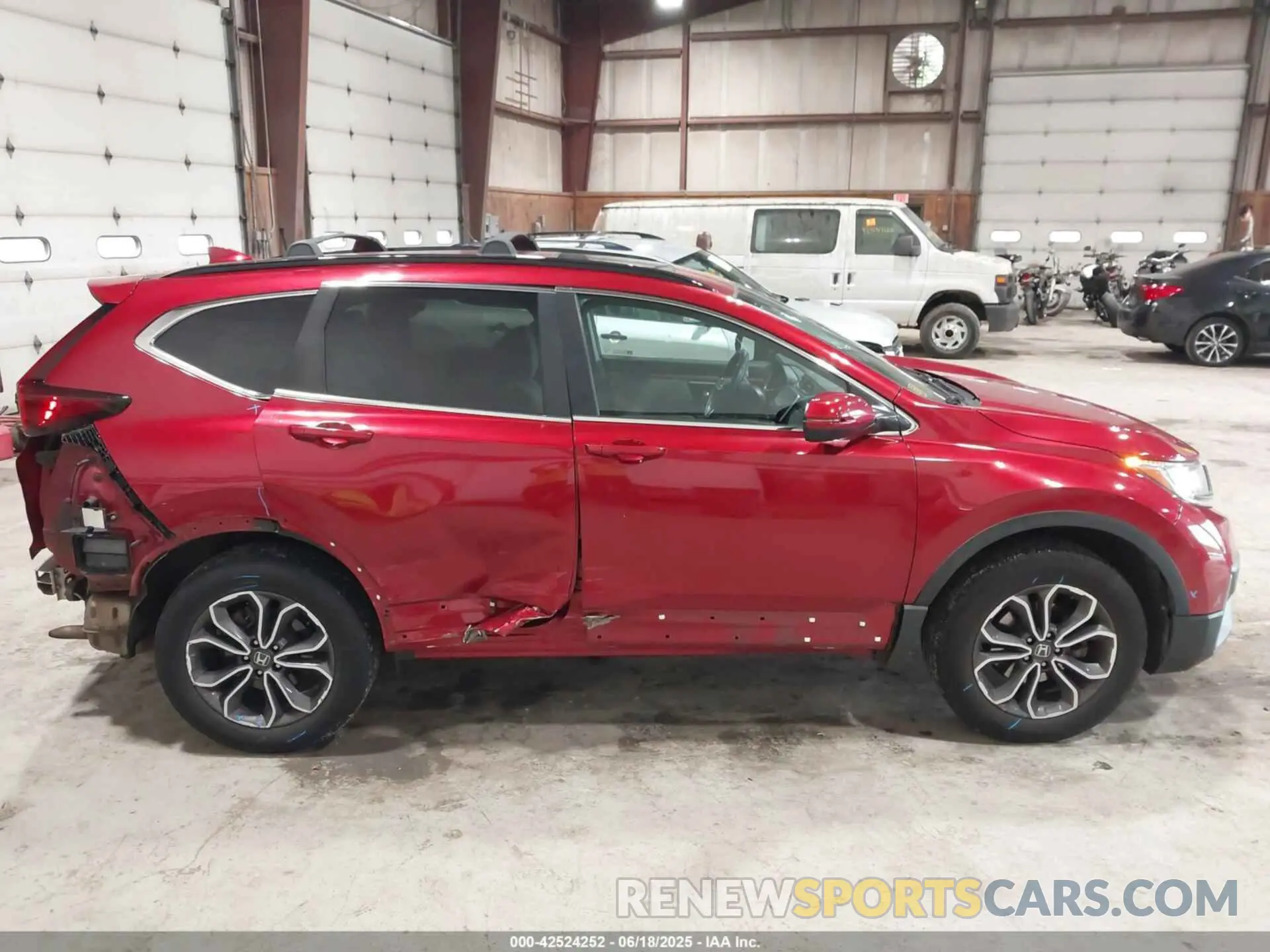 6 Photograph of a damaged car 2HKRW2H53LH670909 HONDA CR-V 2020