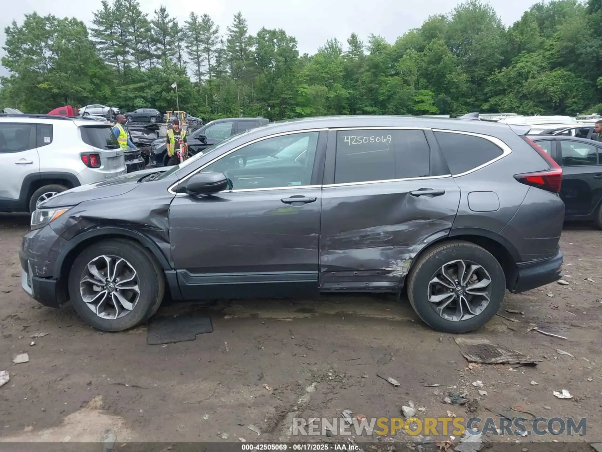 14 Photograph of a damaged car 2HKRW2H57LH635998 HONDA CR-V 2020