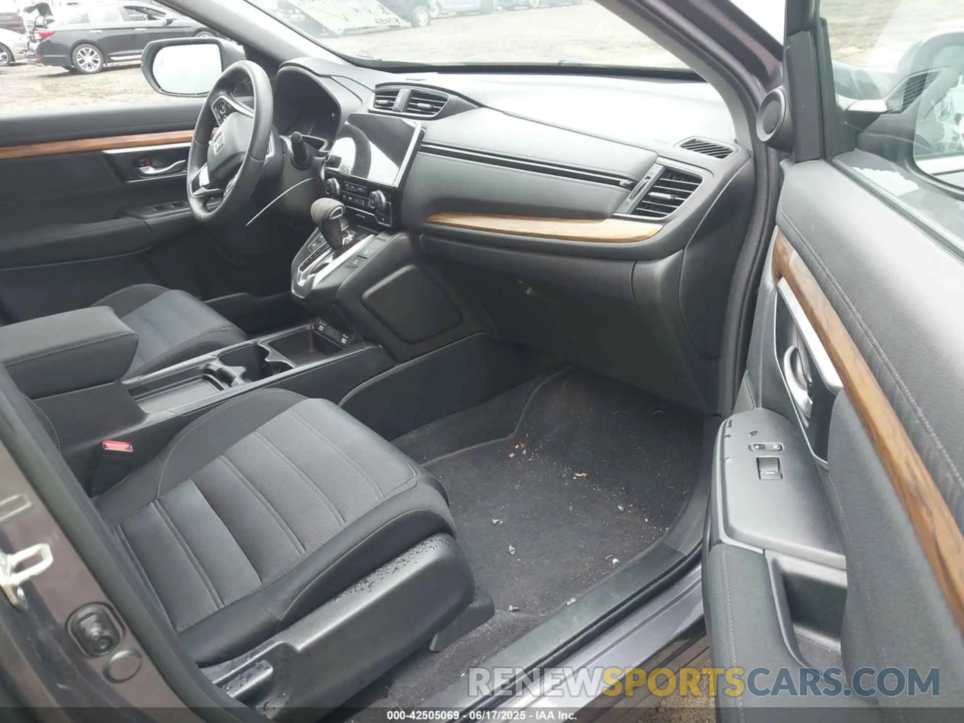 5 Photograph of a damaged car 2HKRW2H57LH635998 HONDA CR-V 2020