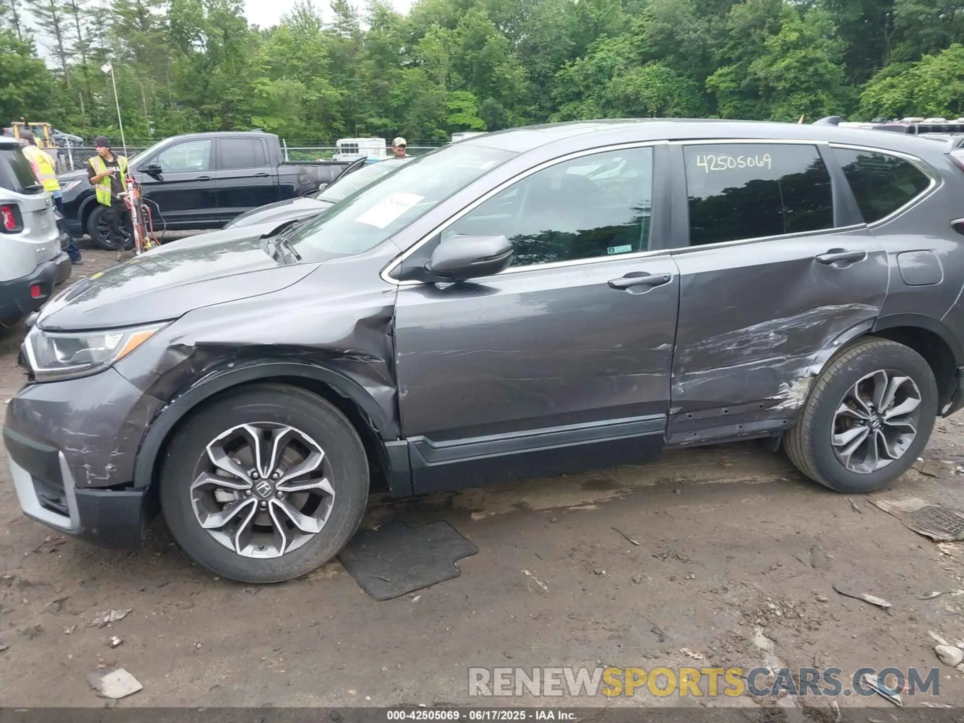 6 Photograph of a damaged car 2HKRW2H57LH635998 HONDA CR-V 2020