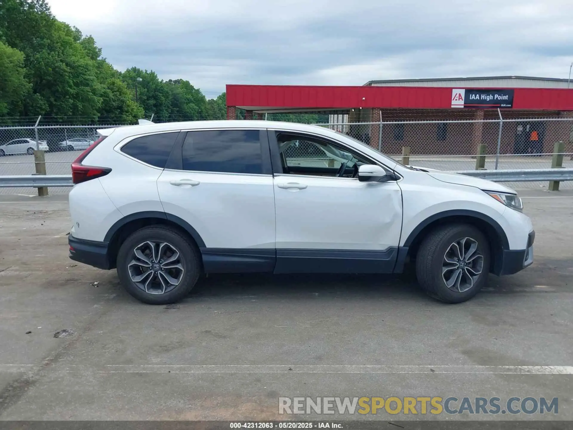 13 Photograph of a damaged car 2HKRW2H57LH699426 HONDA CR-V 2020